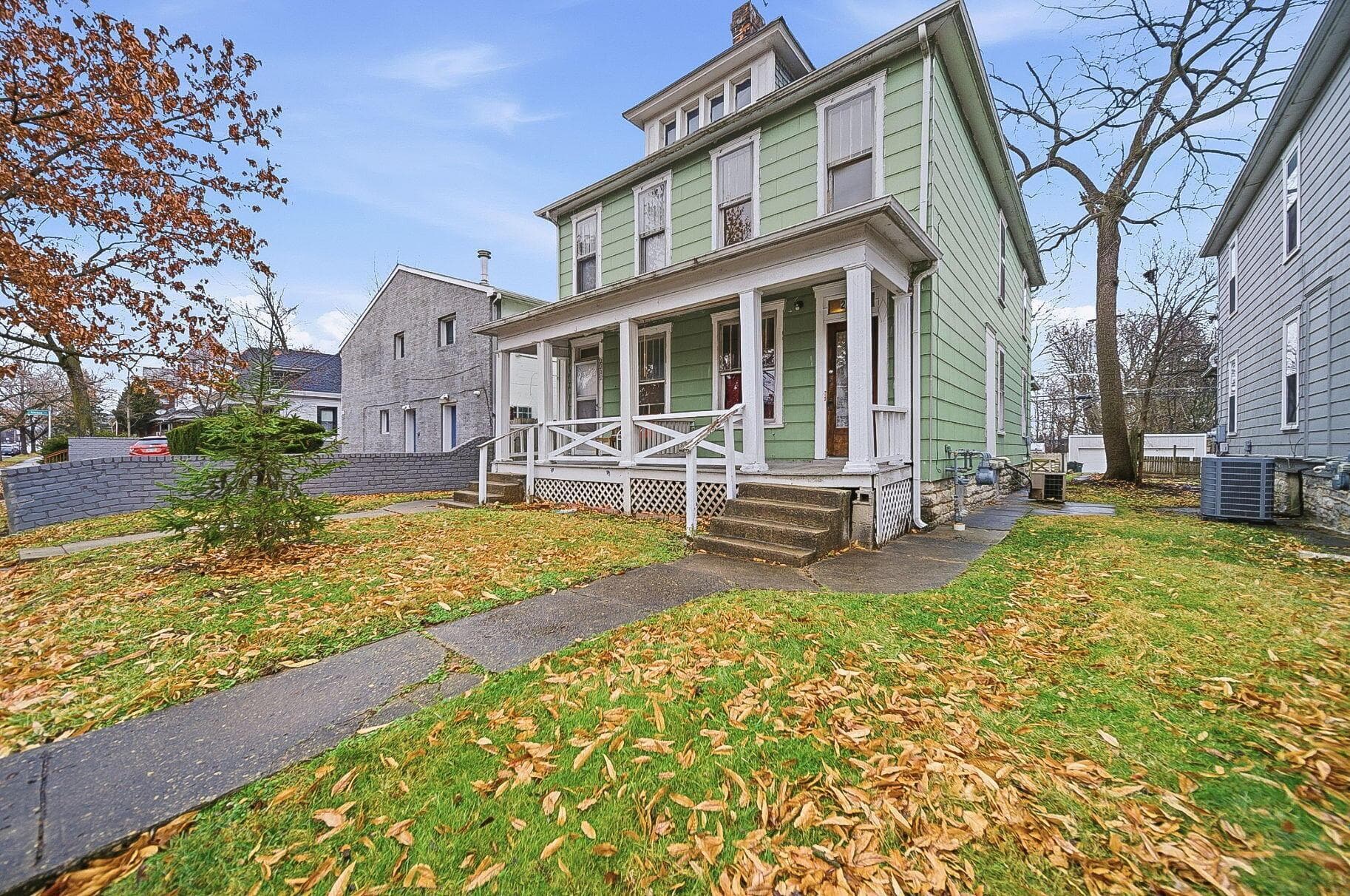 3 bedrooms, 1 bathroom, and approximately 1100sqft per side.