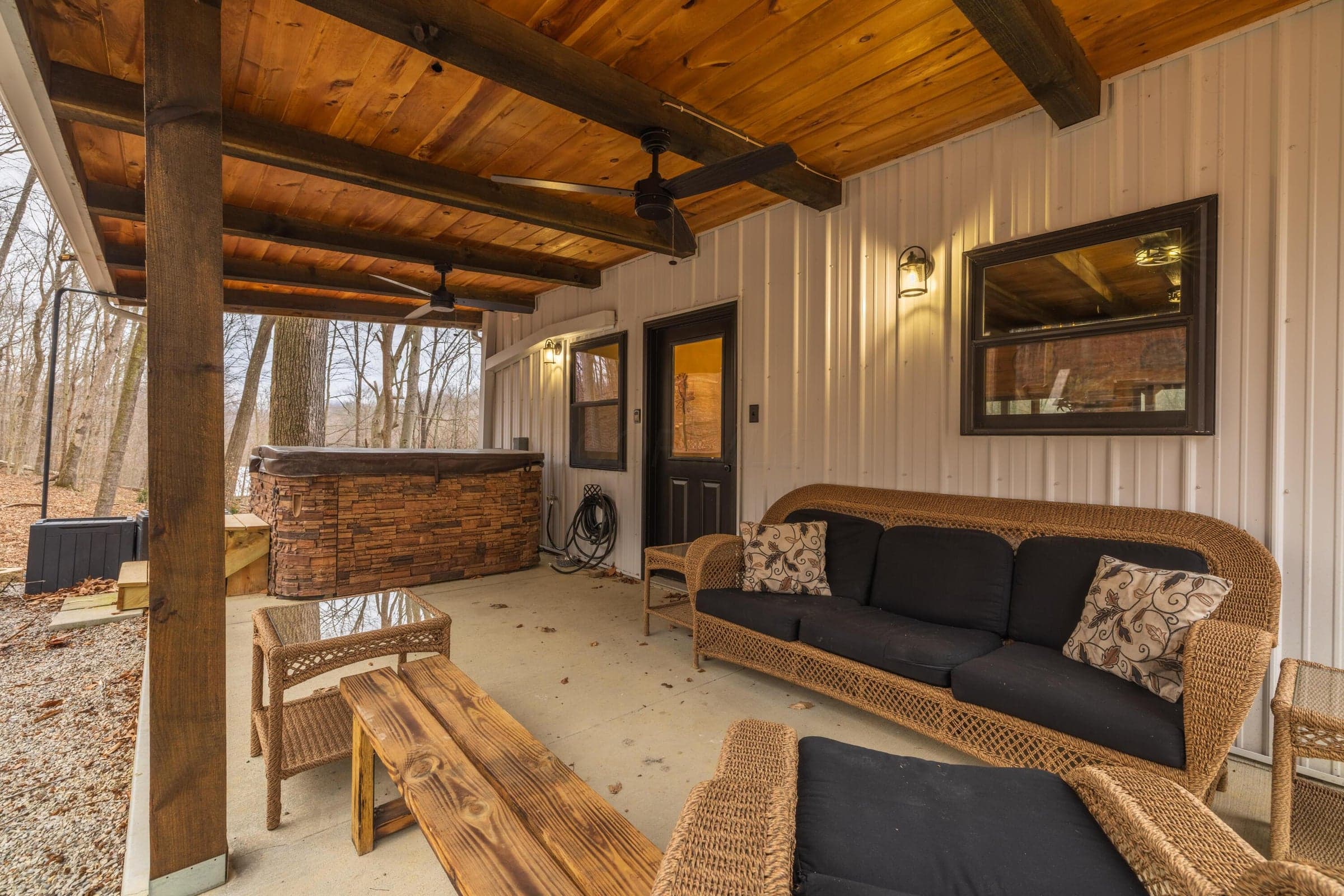 Sage Hill Escape back patio and hot tub