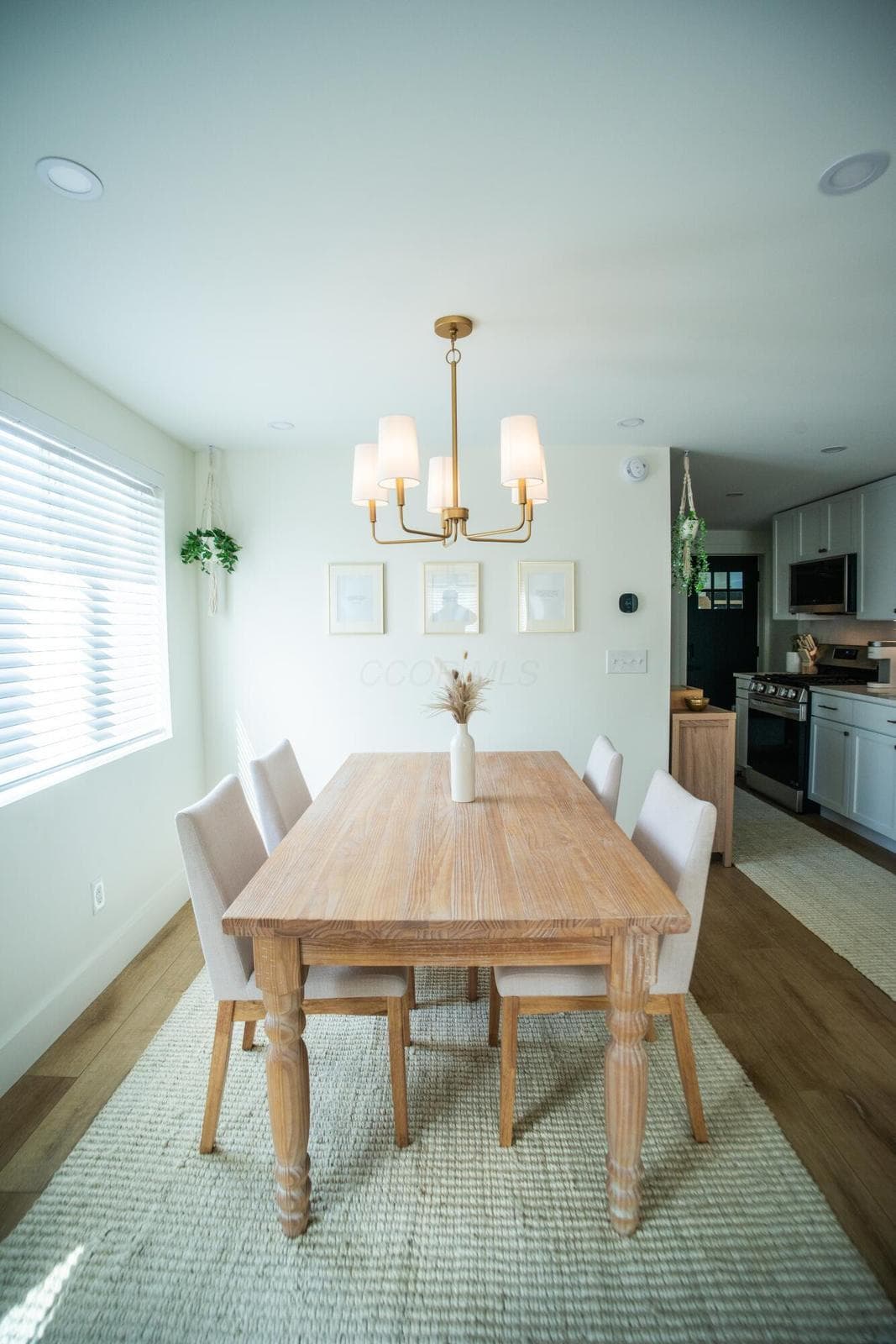 1 Bed Dinning Room