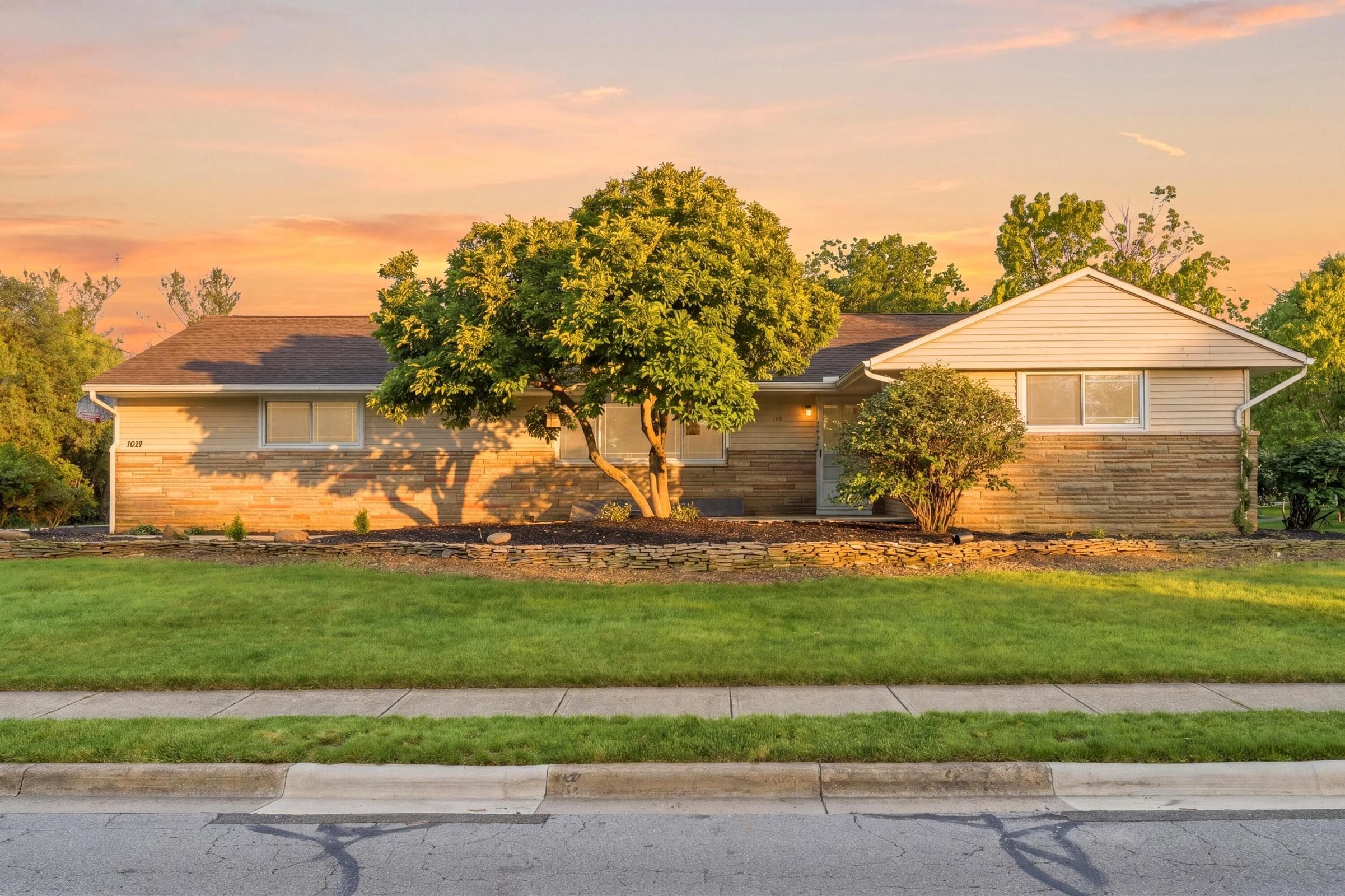 Welcome to 1461 Ridgeview Rd!