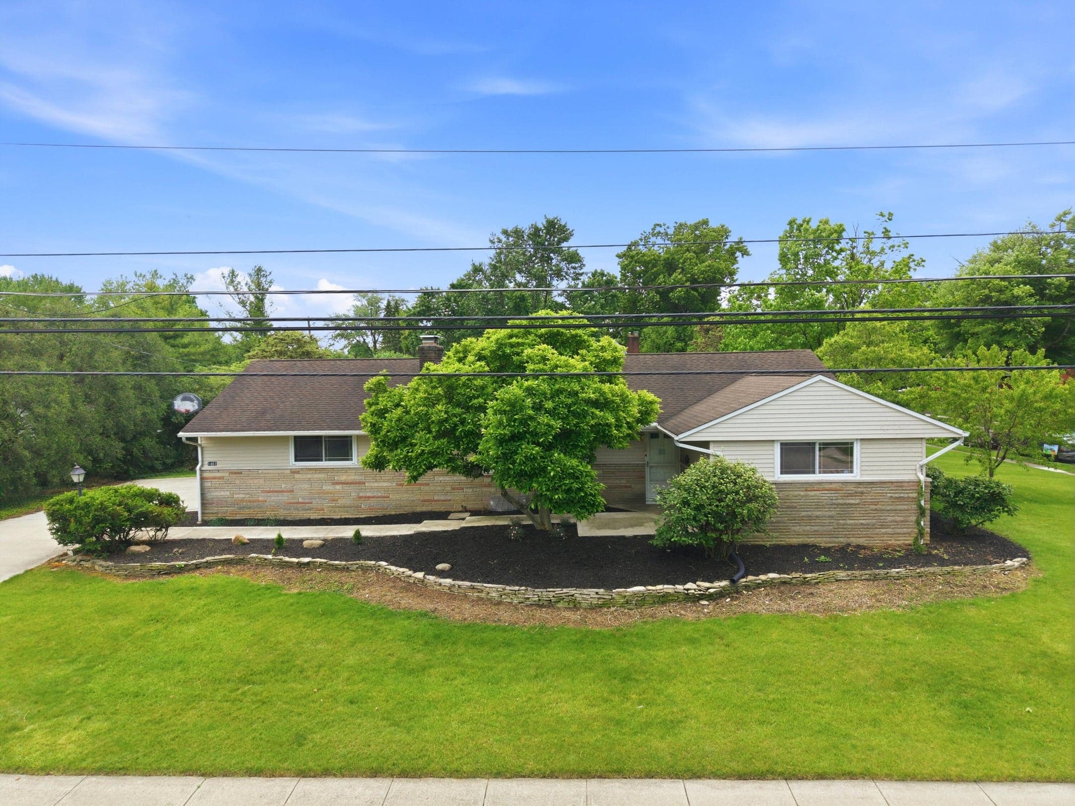 Welcome to 1461 Ridgeview Rd!