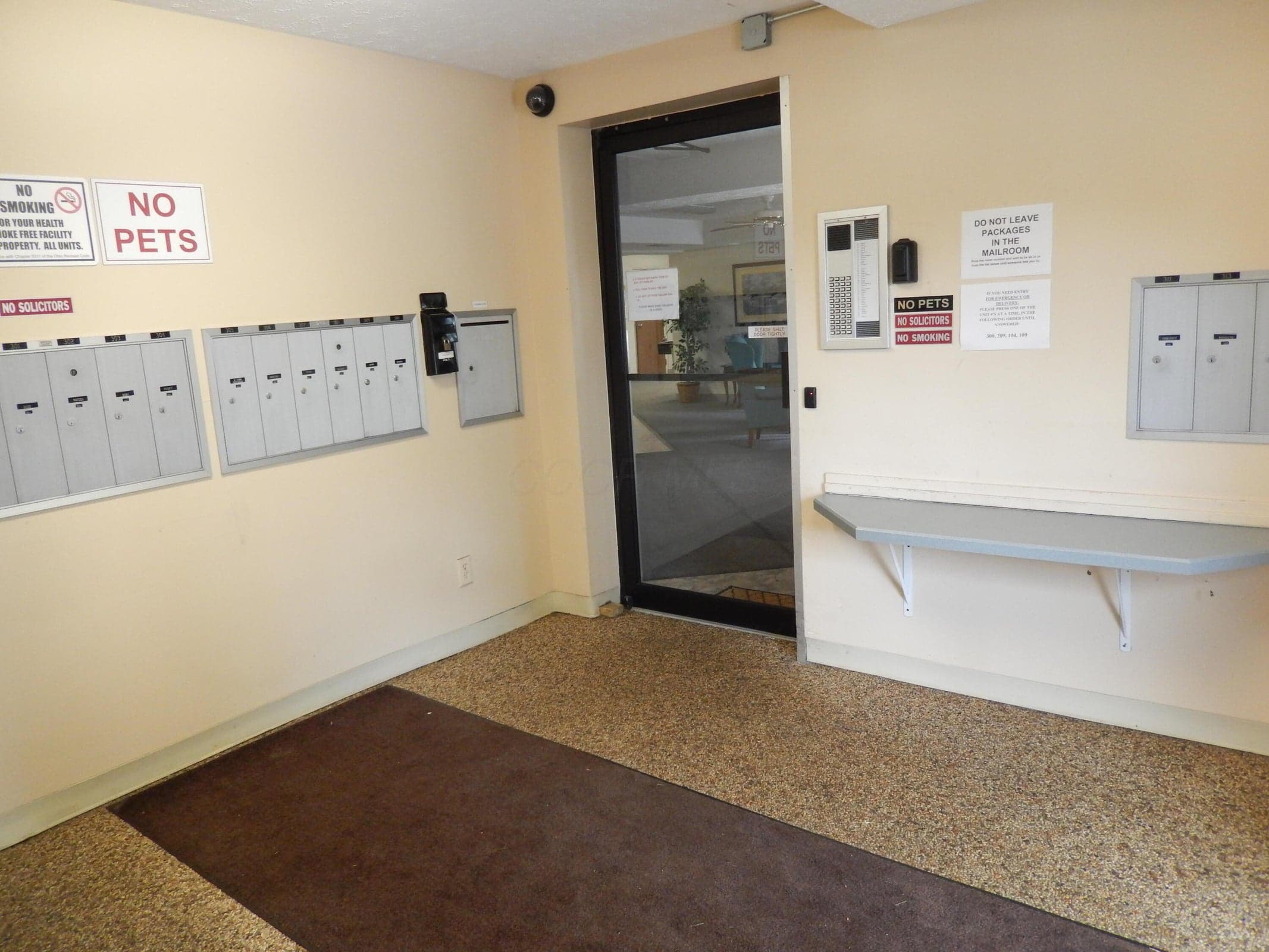 Mailbox & secured entry area