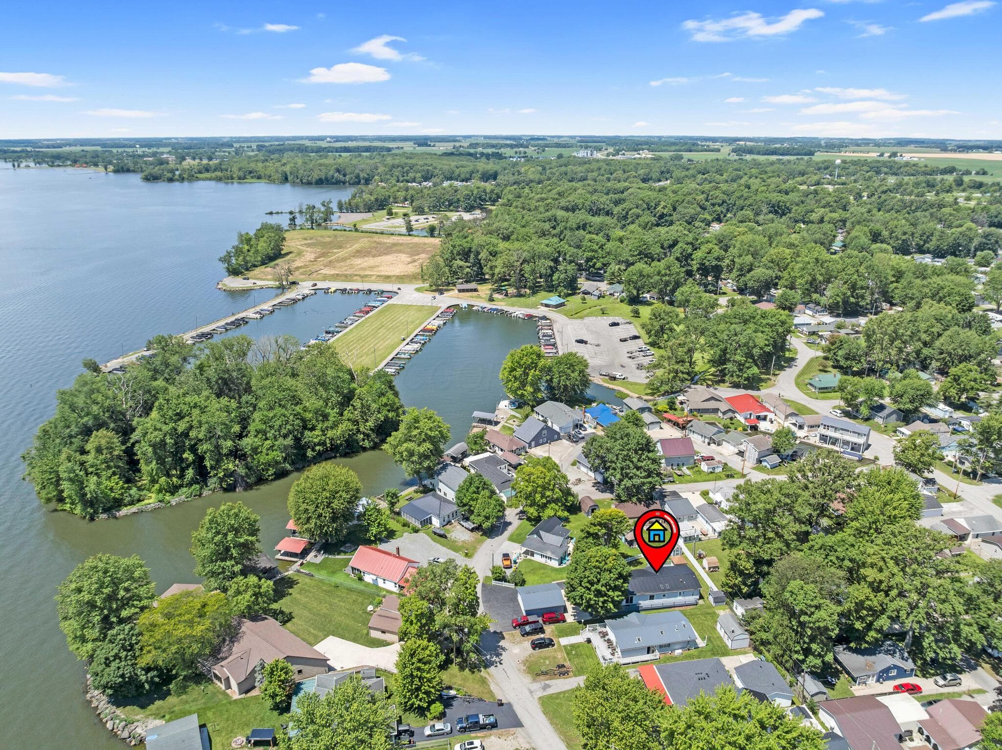 Location...Check! 2 min ride to Chippewa Park Marina!