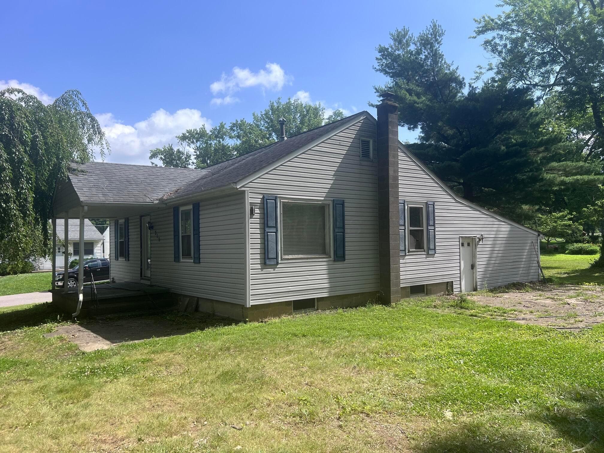 Front / Side View - 318 N Granville Street, Baltimore, OH 43105