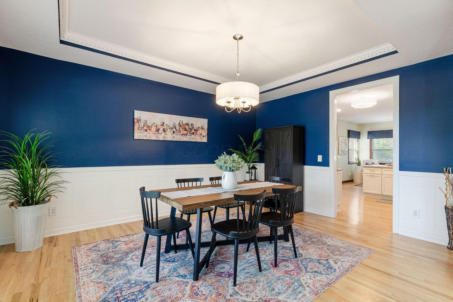 Tray ceiling with crown molding