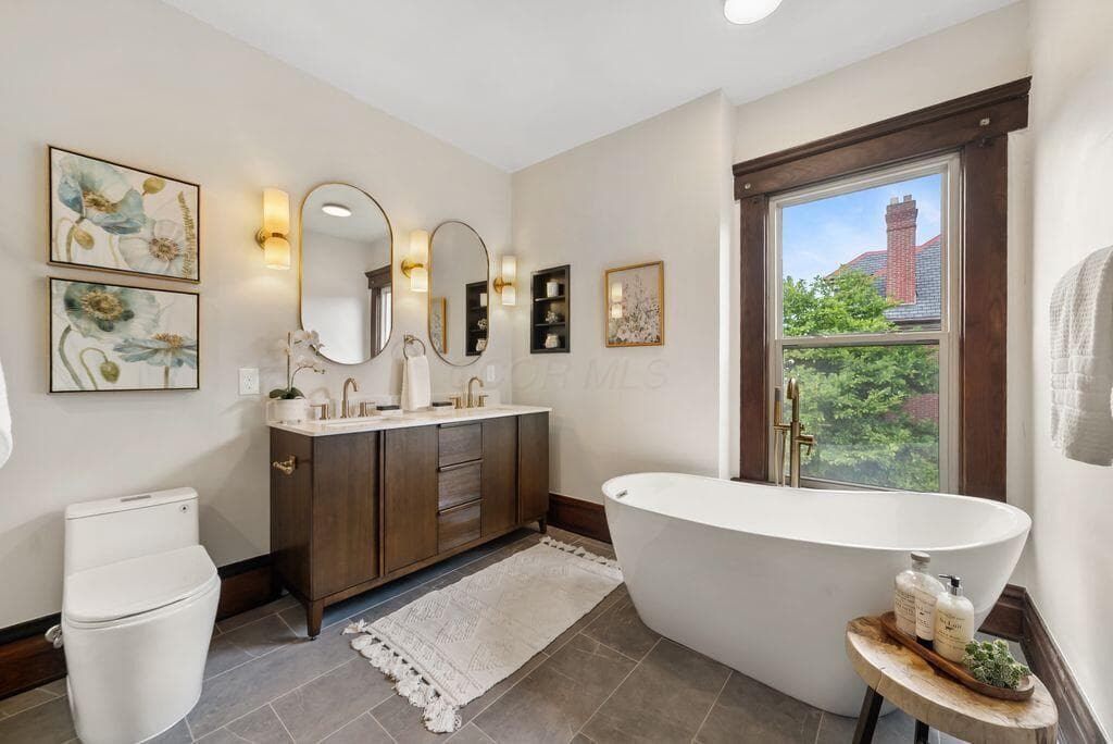 2nd Floor Full Bathroom