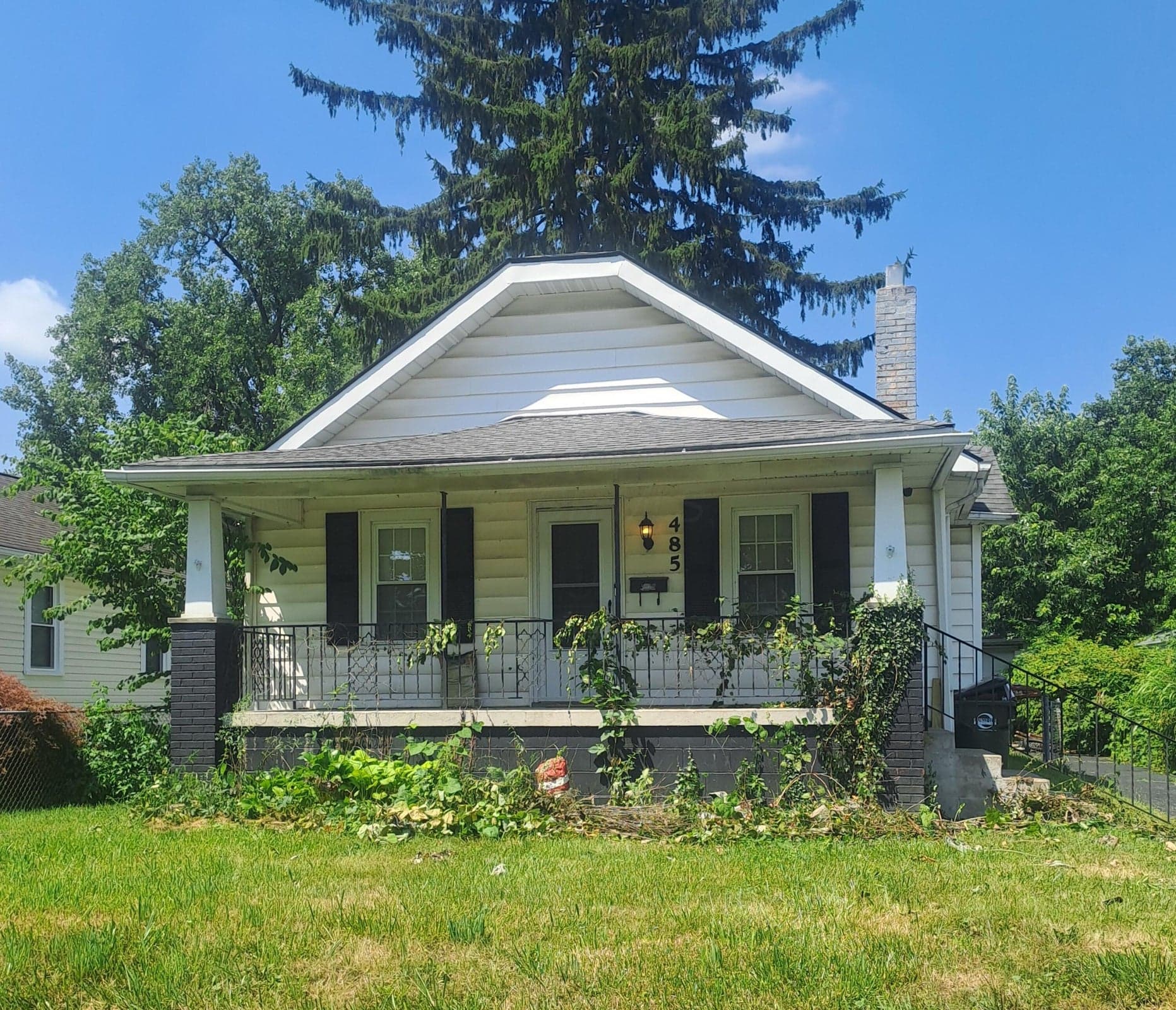 485 N Warren Avenue, inviting you to step inside your new home!