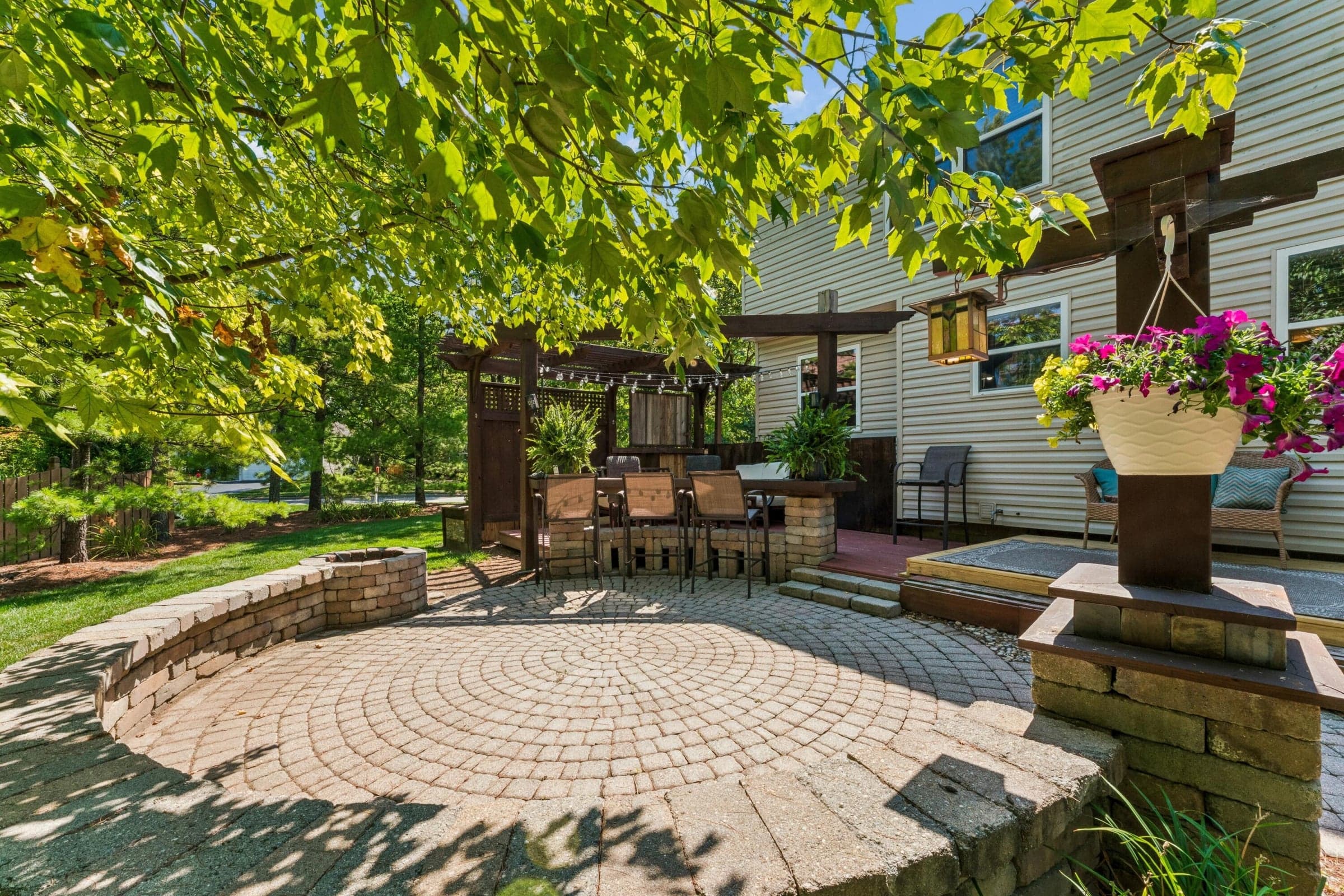 AMAZING BACKYARD FOR ENTERTAINING AND RELAXING