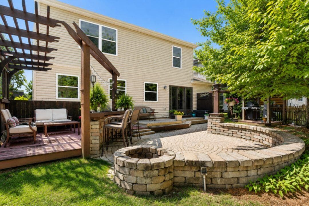 Amazing backyard very quiet setting with lots or room to entertain or just unwind