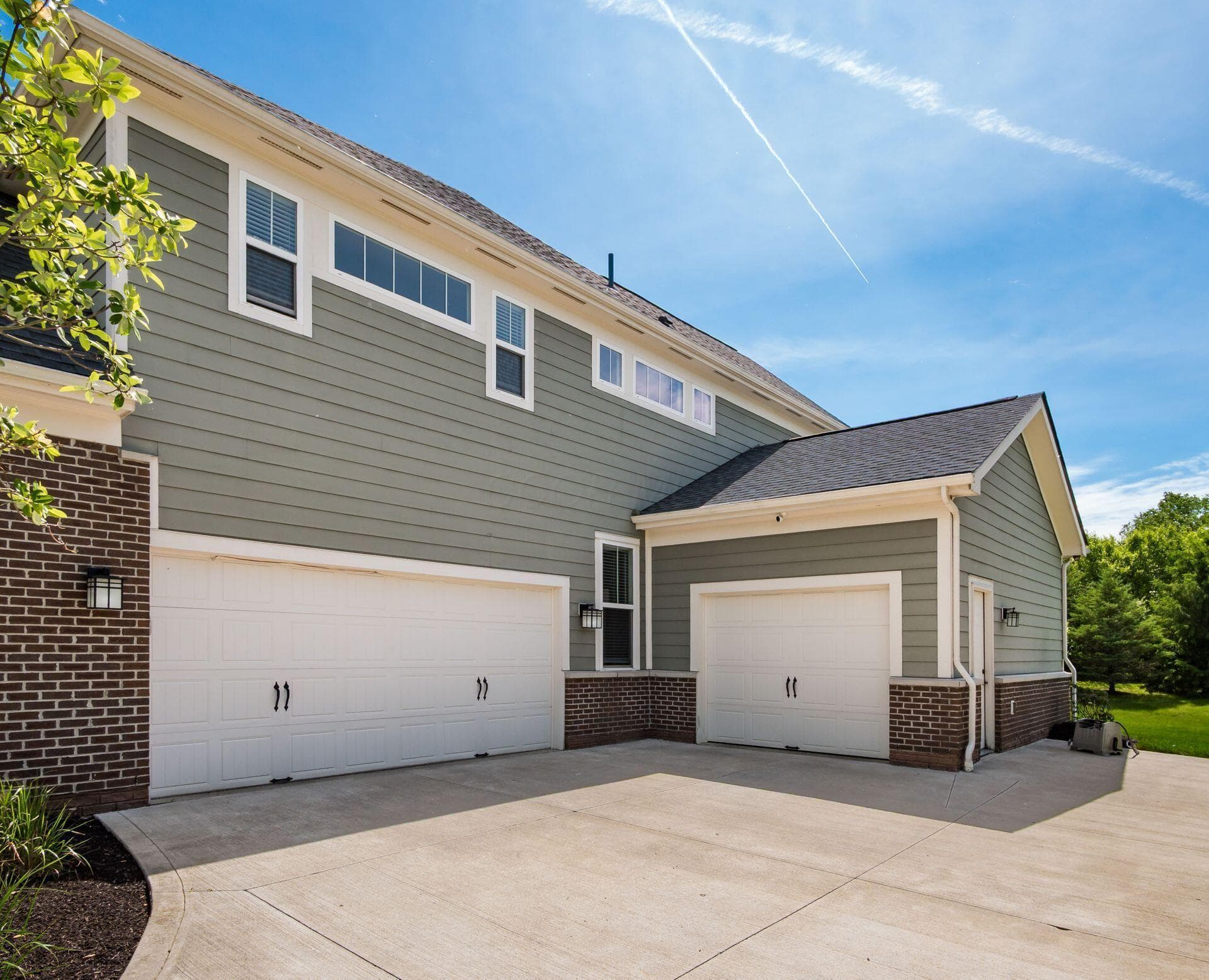 3 car garage!