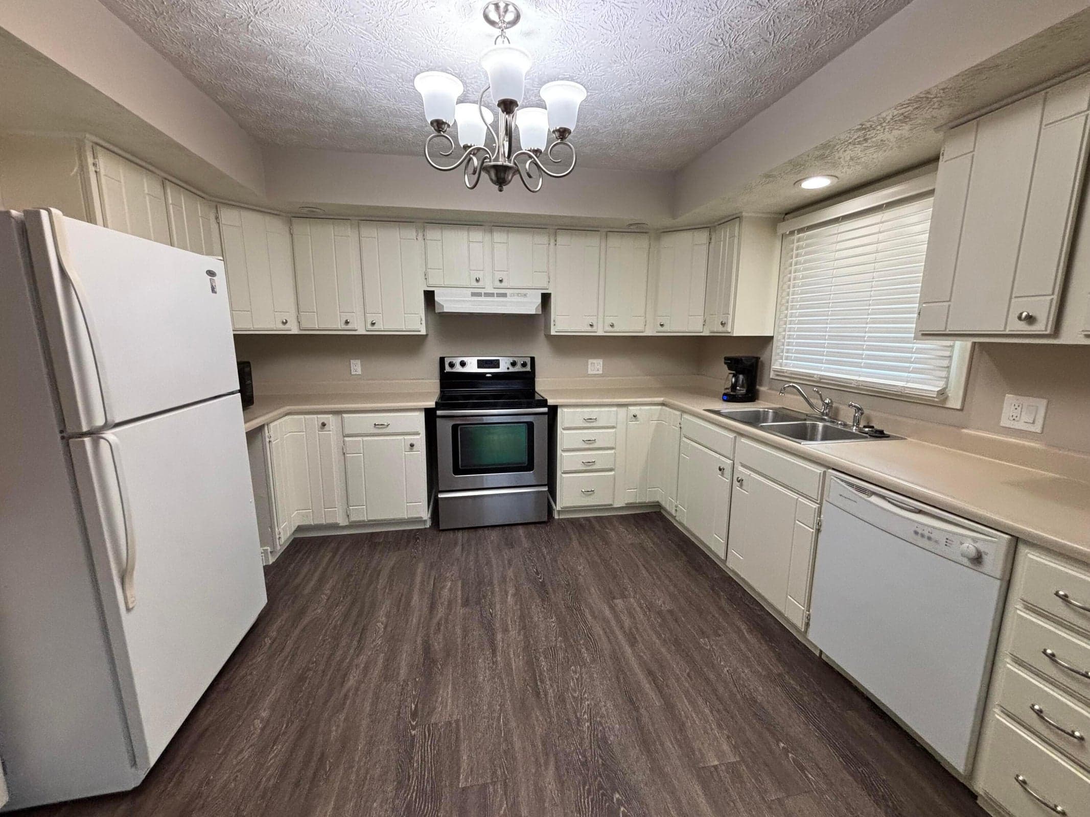 Large Kitchen with Appliances