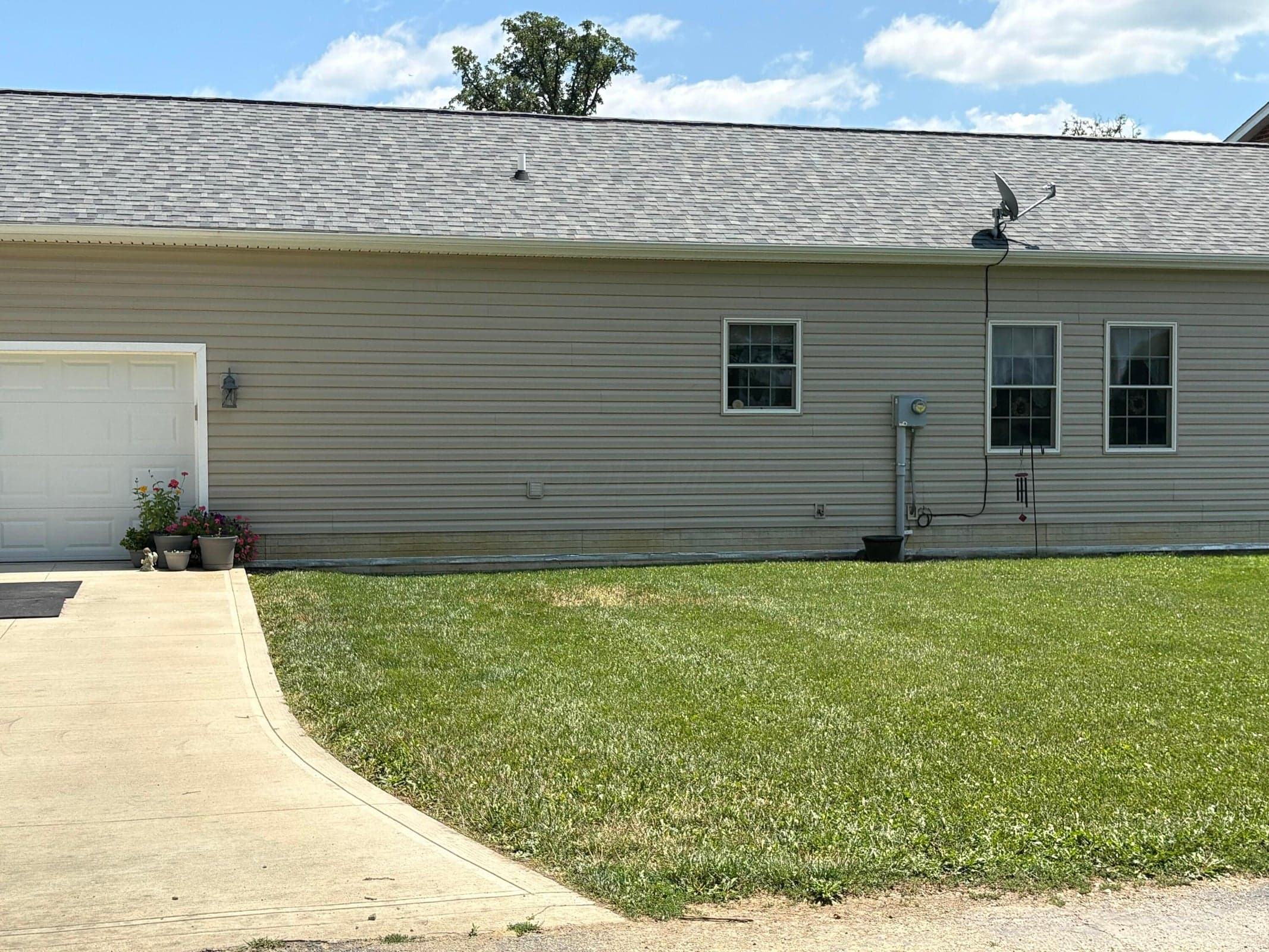 2 BR 1 car garage in-law suite with full basement