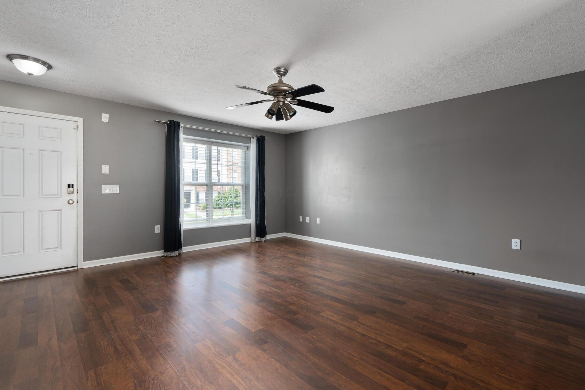 Large Great room with a ceiling fan/light