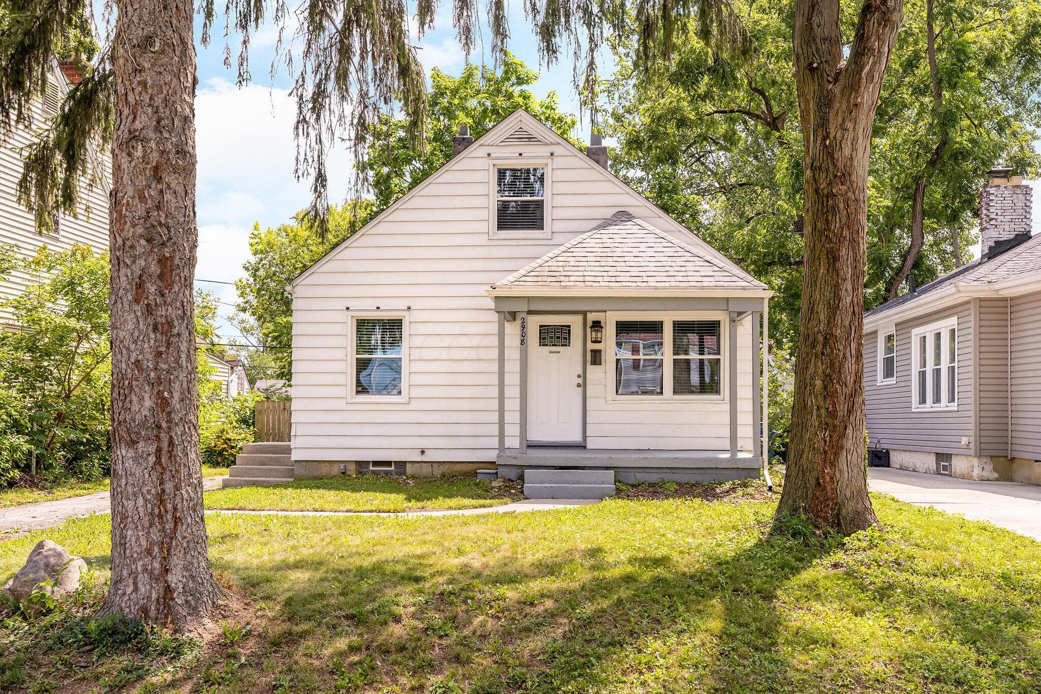 Adorable cape cod in desirable Kenmore Park