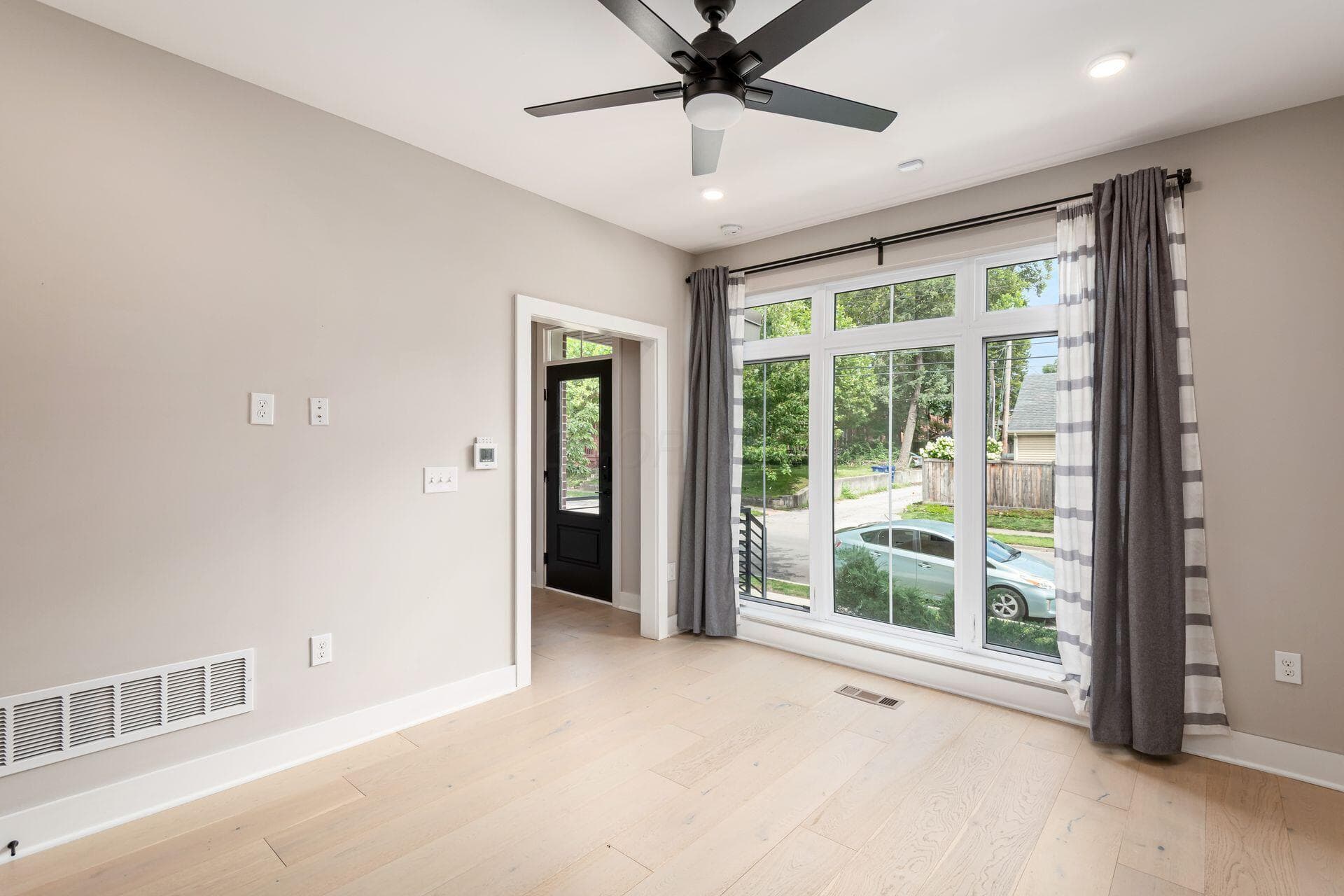 Bedroom 3/Den (Entry Level)
