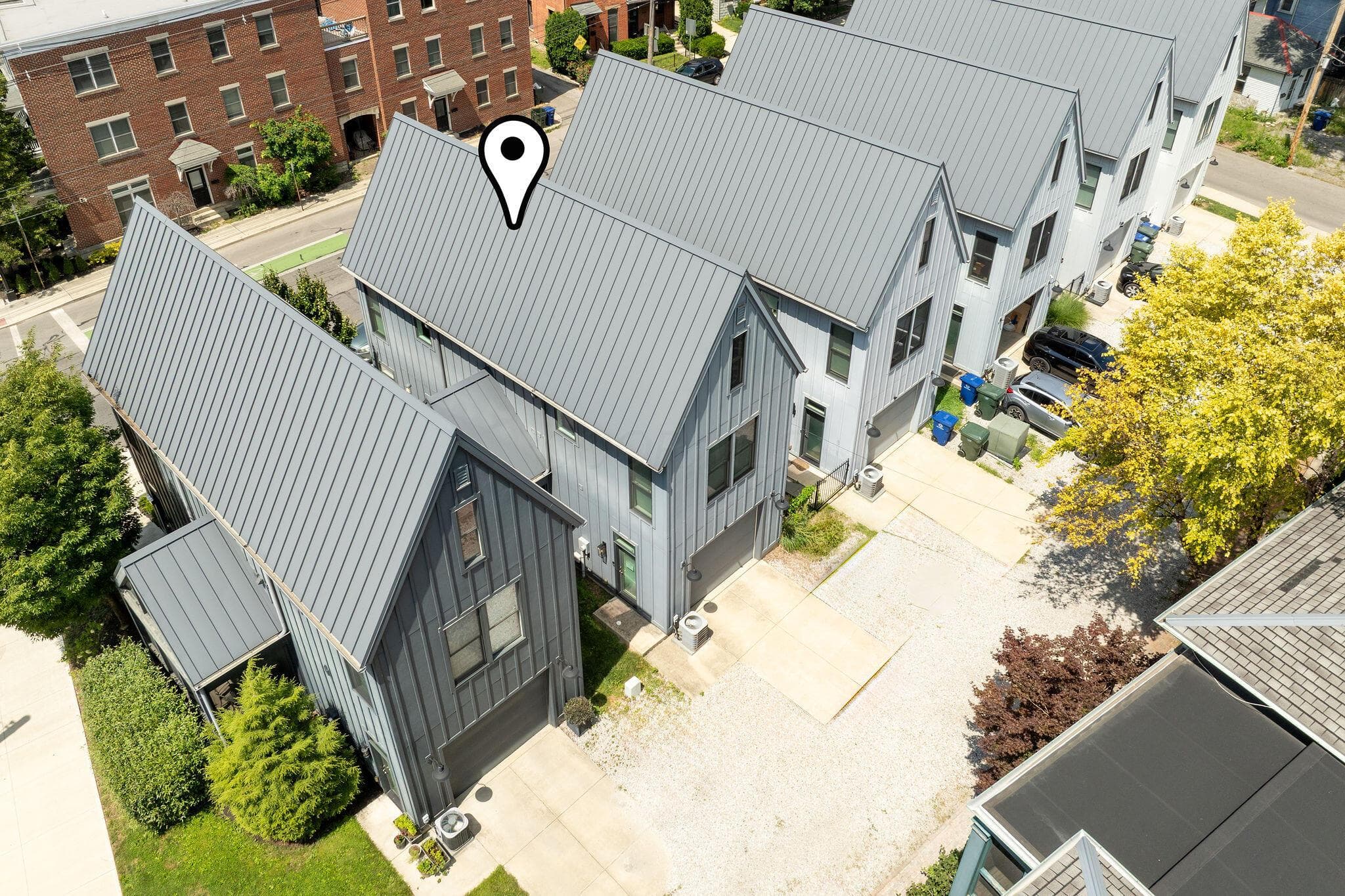 Easy living care free living in the middle of one of Columbus' most vibrant historic neighborhoods.