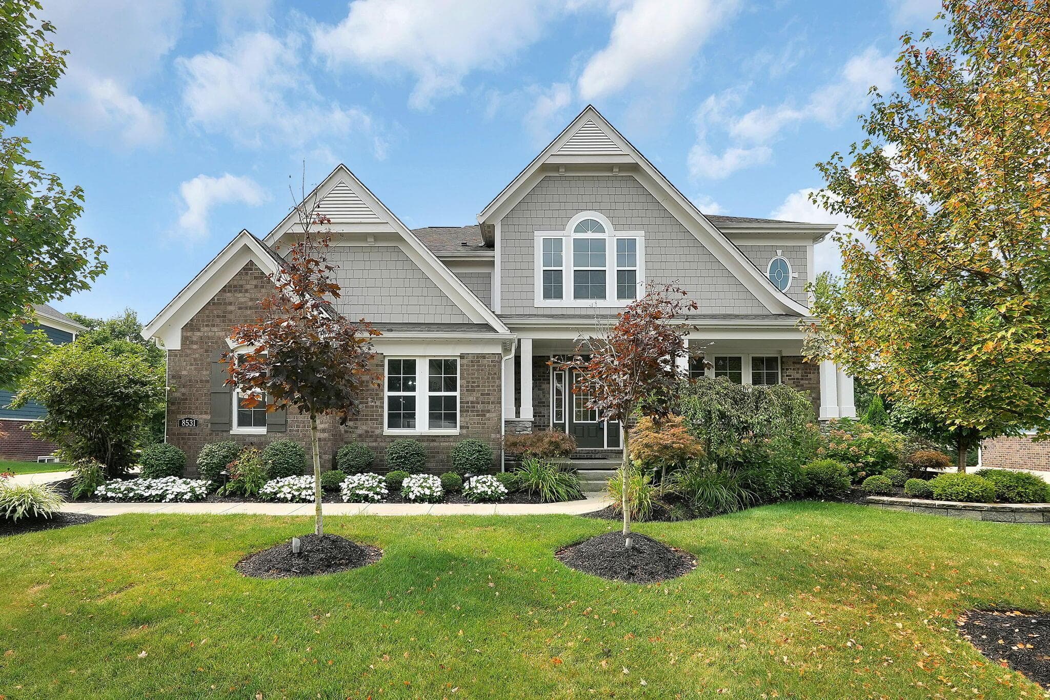 Professional exterior landscape lighting and Gemstone lighting by Light up Columbus