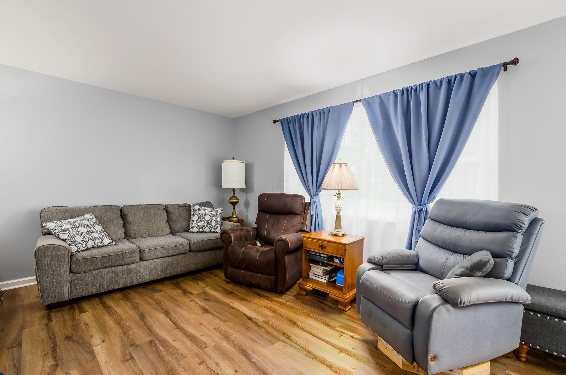 nice sized picture window - LVP flooring