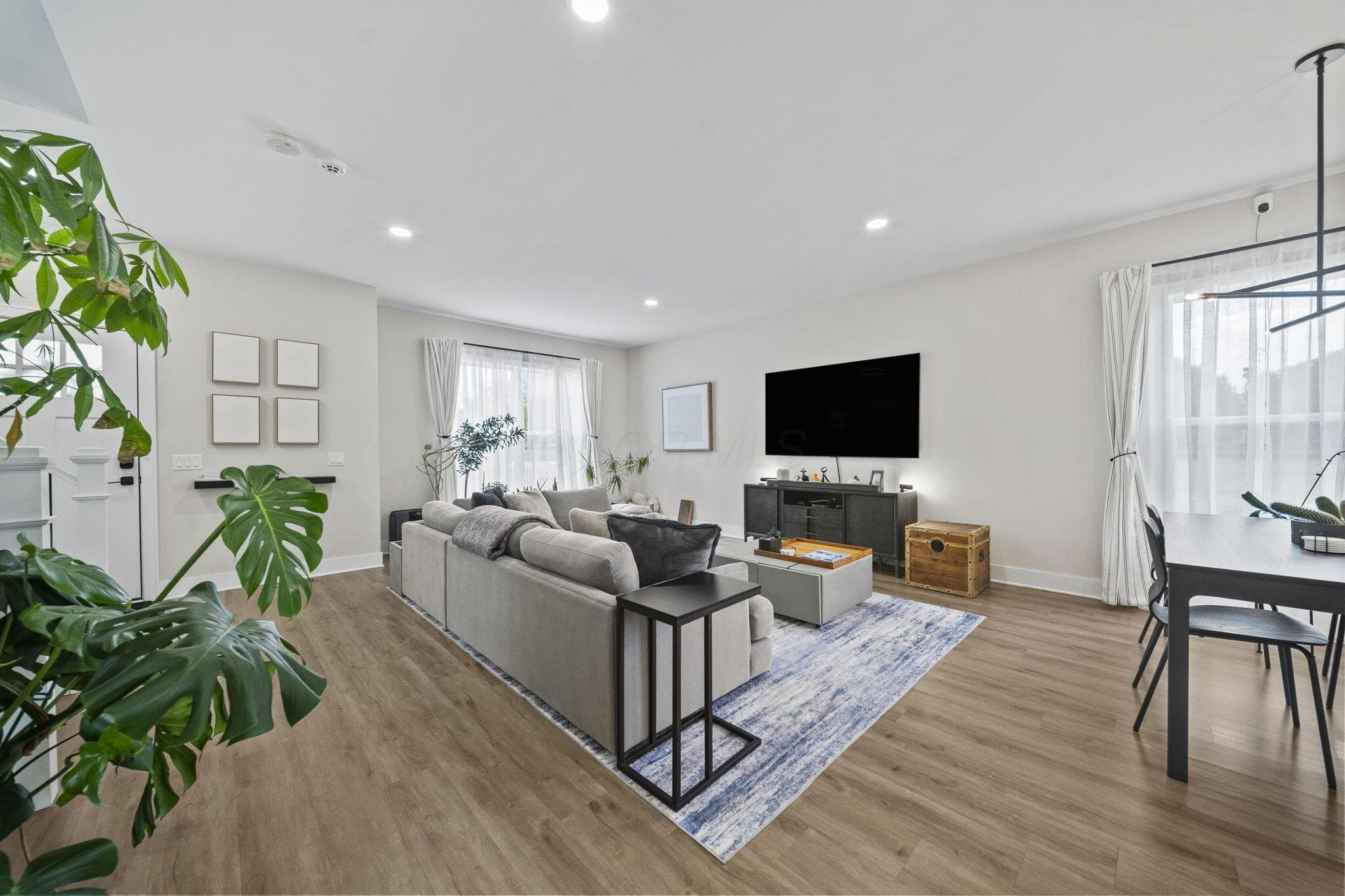 This open floor plan has the square footage to handle large scale furniture or gatherings as well keep the intimate cozy feeling you sometimes need.