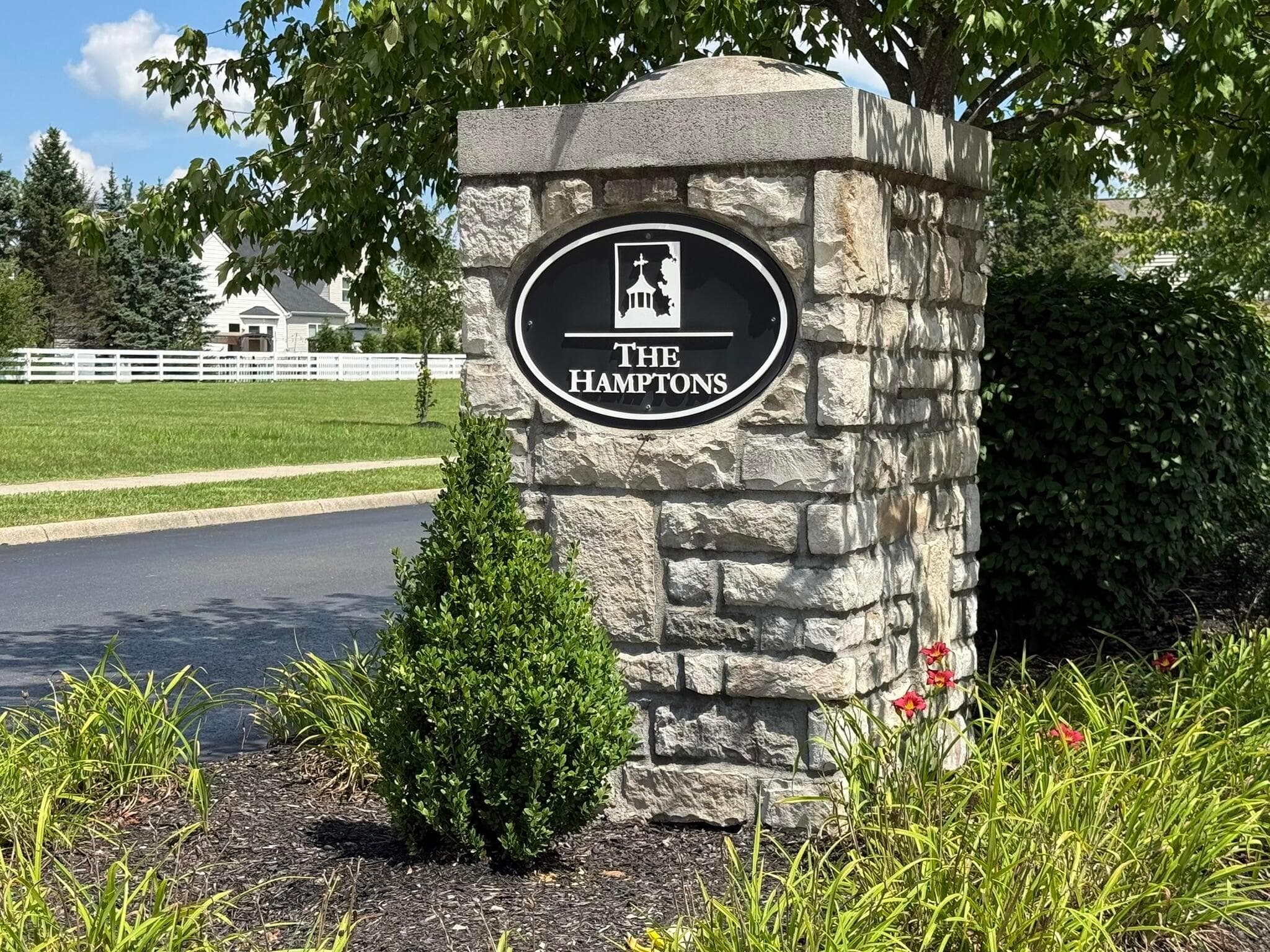 Welcome to the Hamptons at New Albany Park!