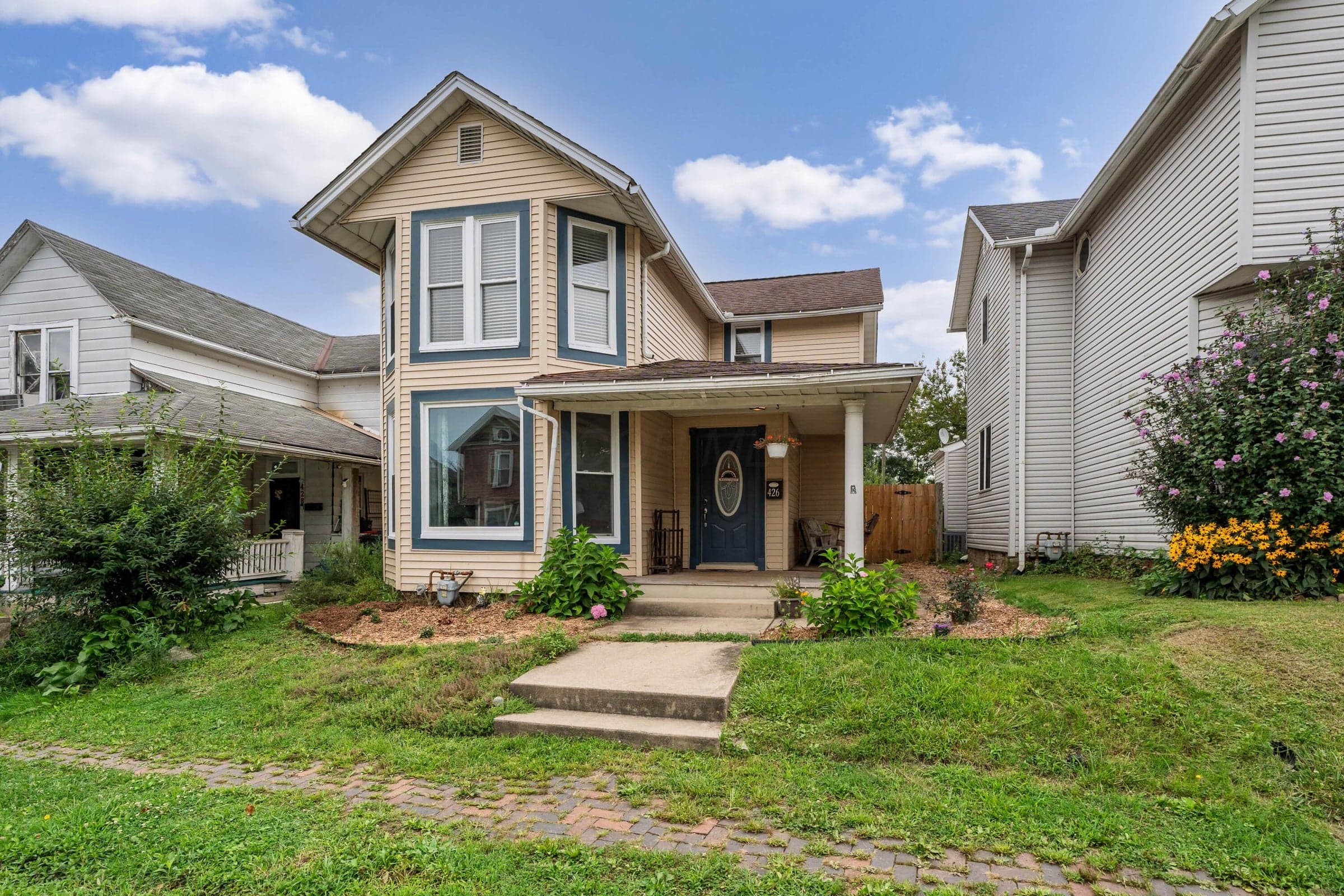 Welcome to this lovely colonial home!