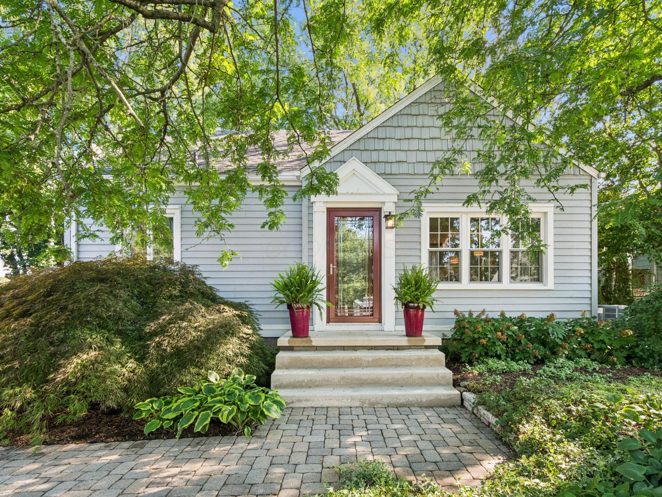 Stunning Mid-Century Cottage
