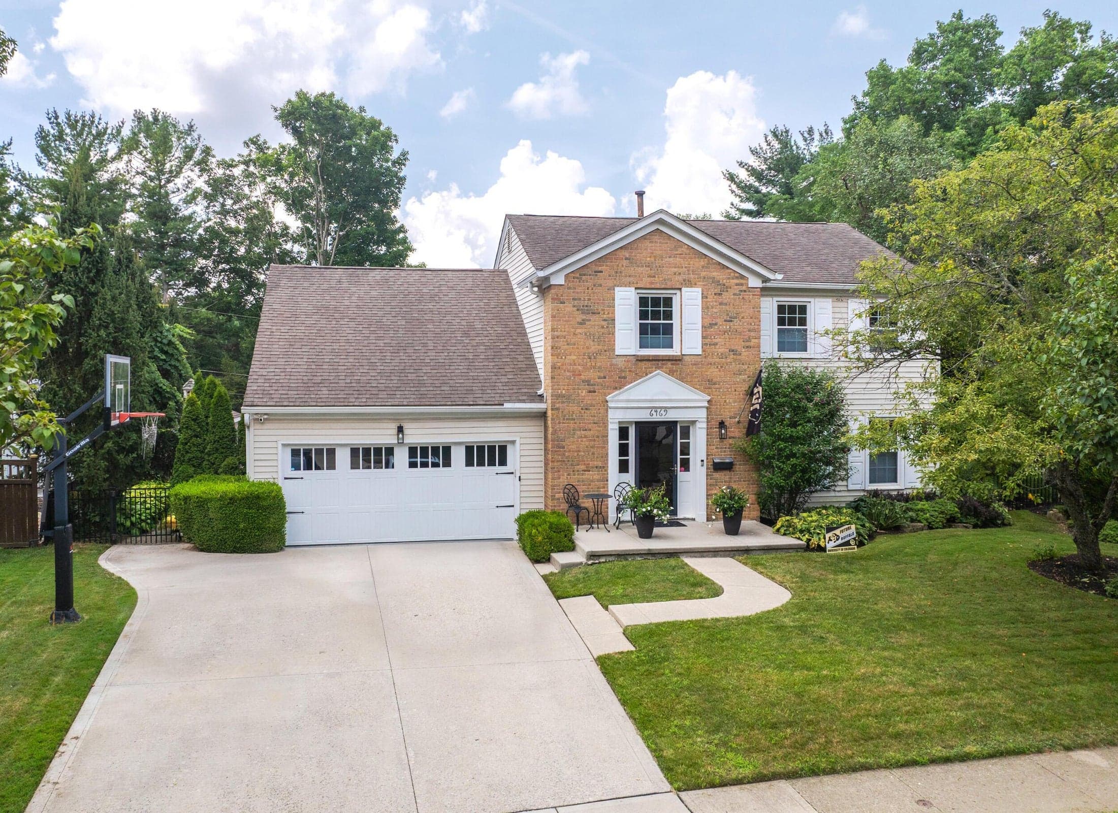 Enjoy the BEST indoor-outdoor living on this beautiful lot overlooking a picturesque park area green space with trees and the Olentangy Trail beyond.