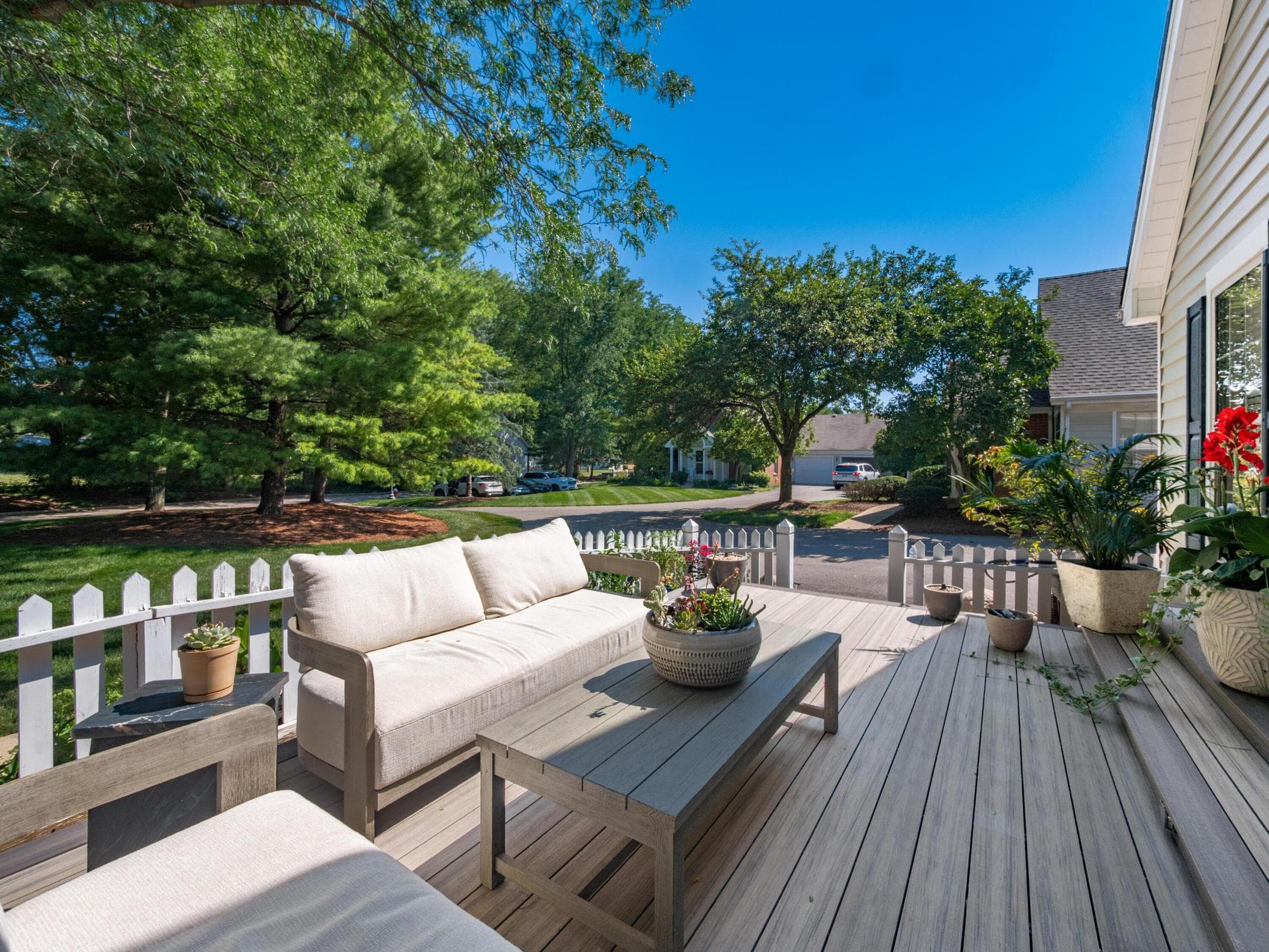 Stunning NEW spacious deck