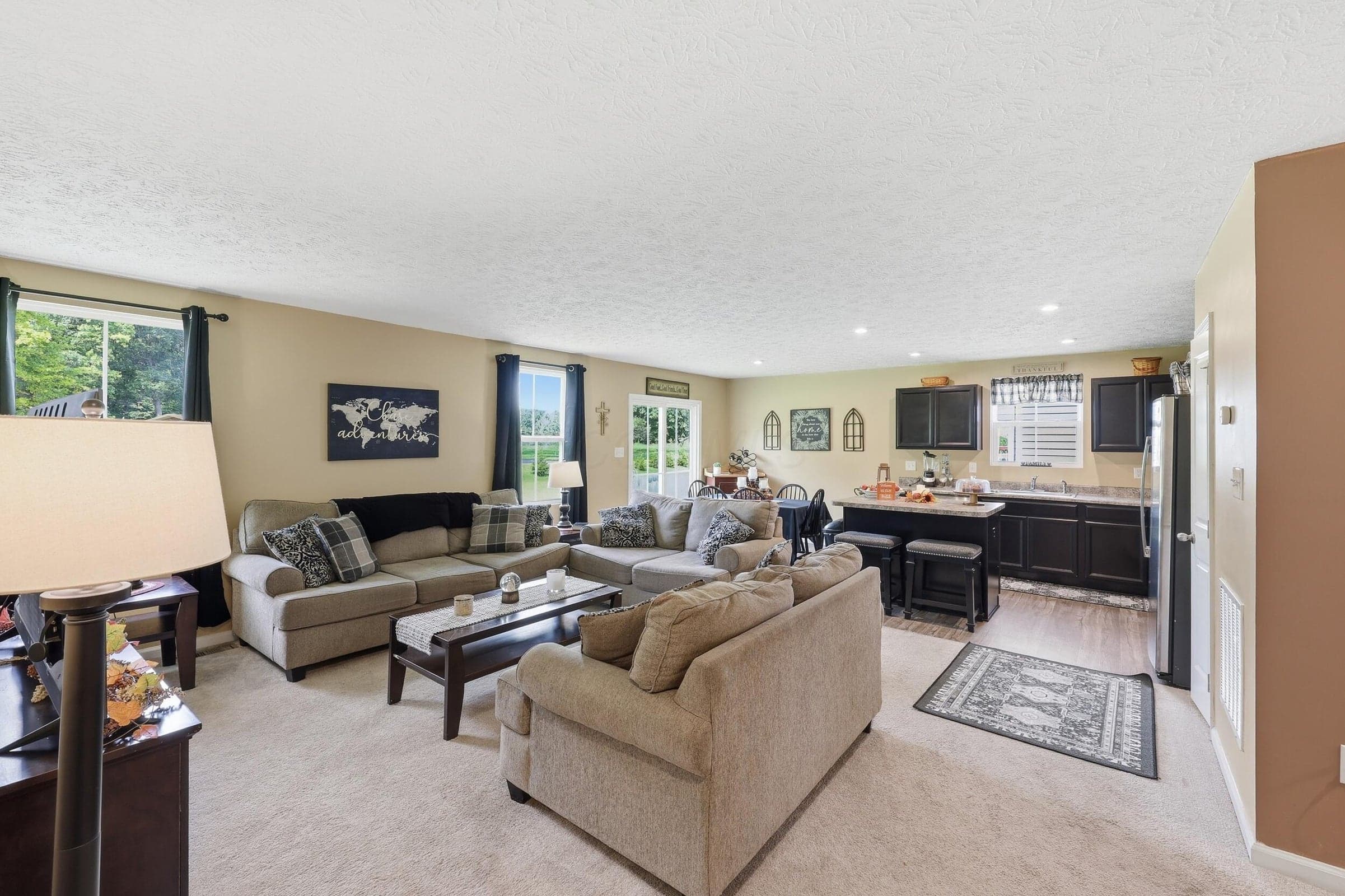 Livingroom opens up to the
