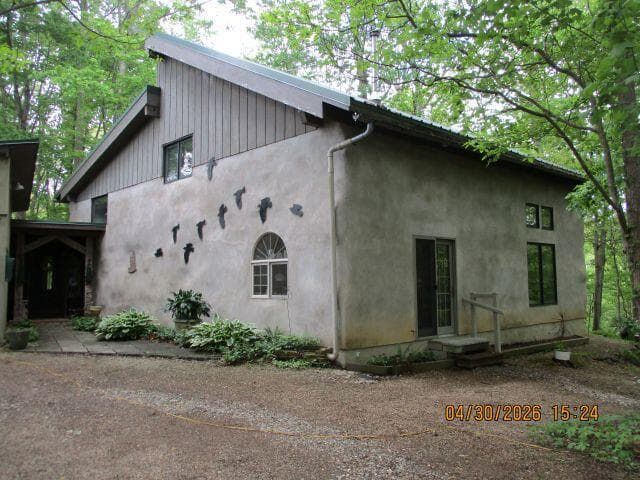 Front view of home