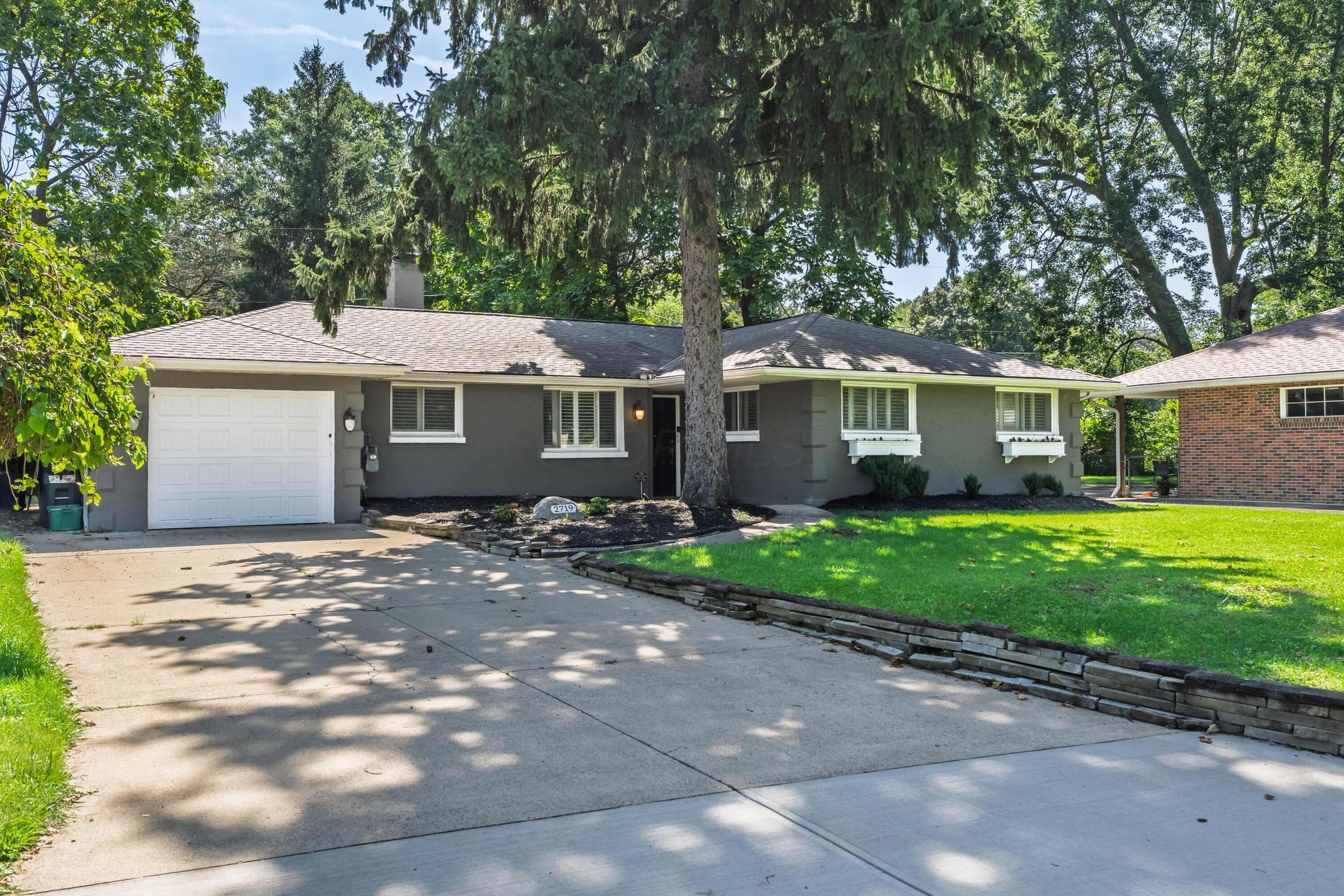 Welcome home! Great lot with fenced yard!