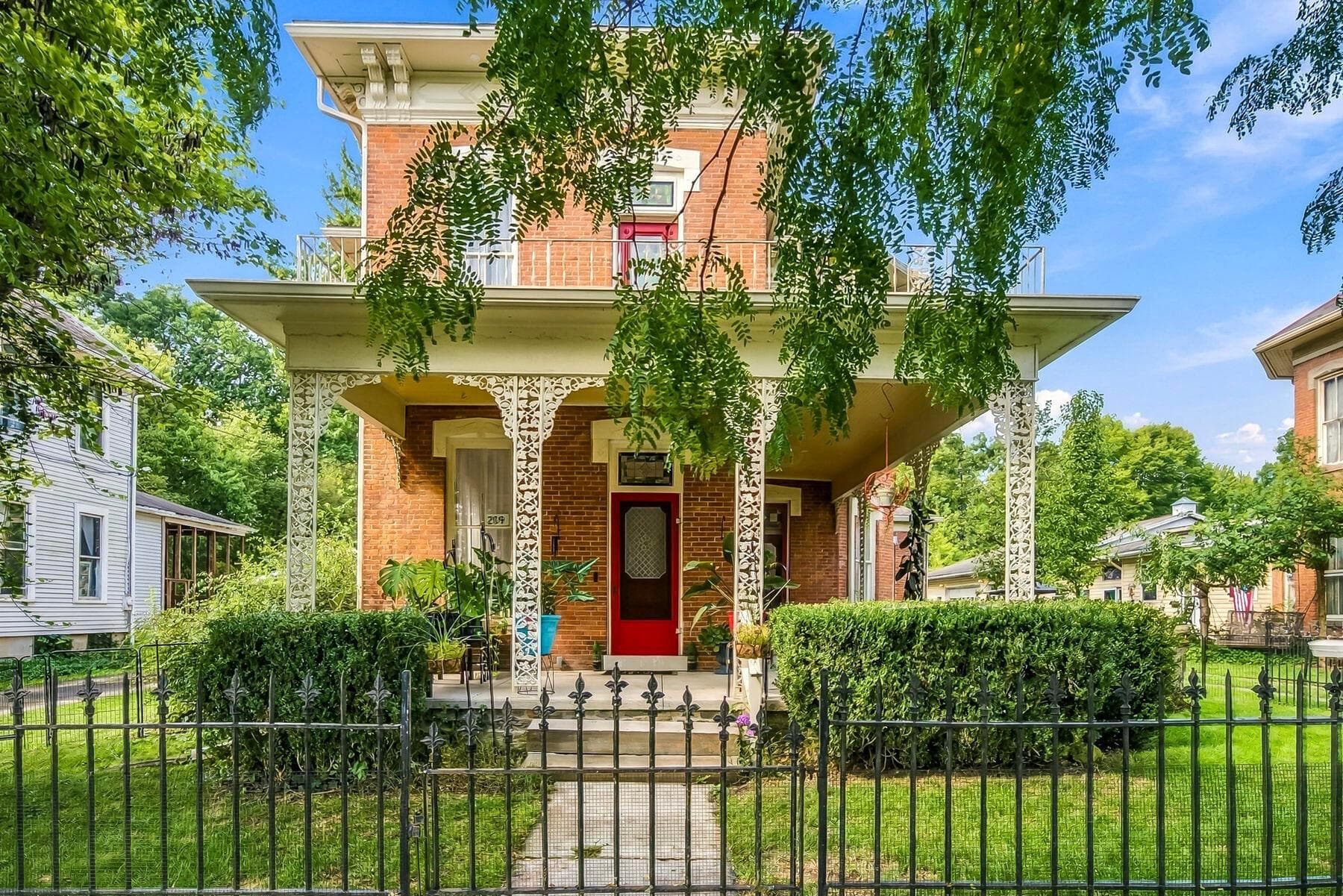 Stately iron gate welcomes friends and family!