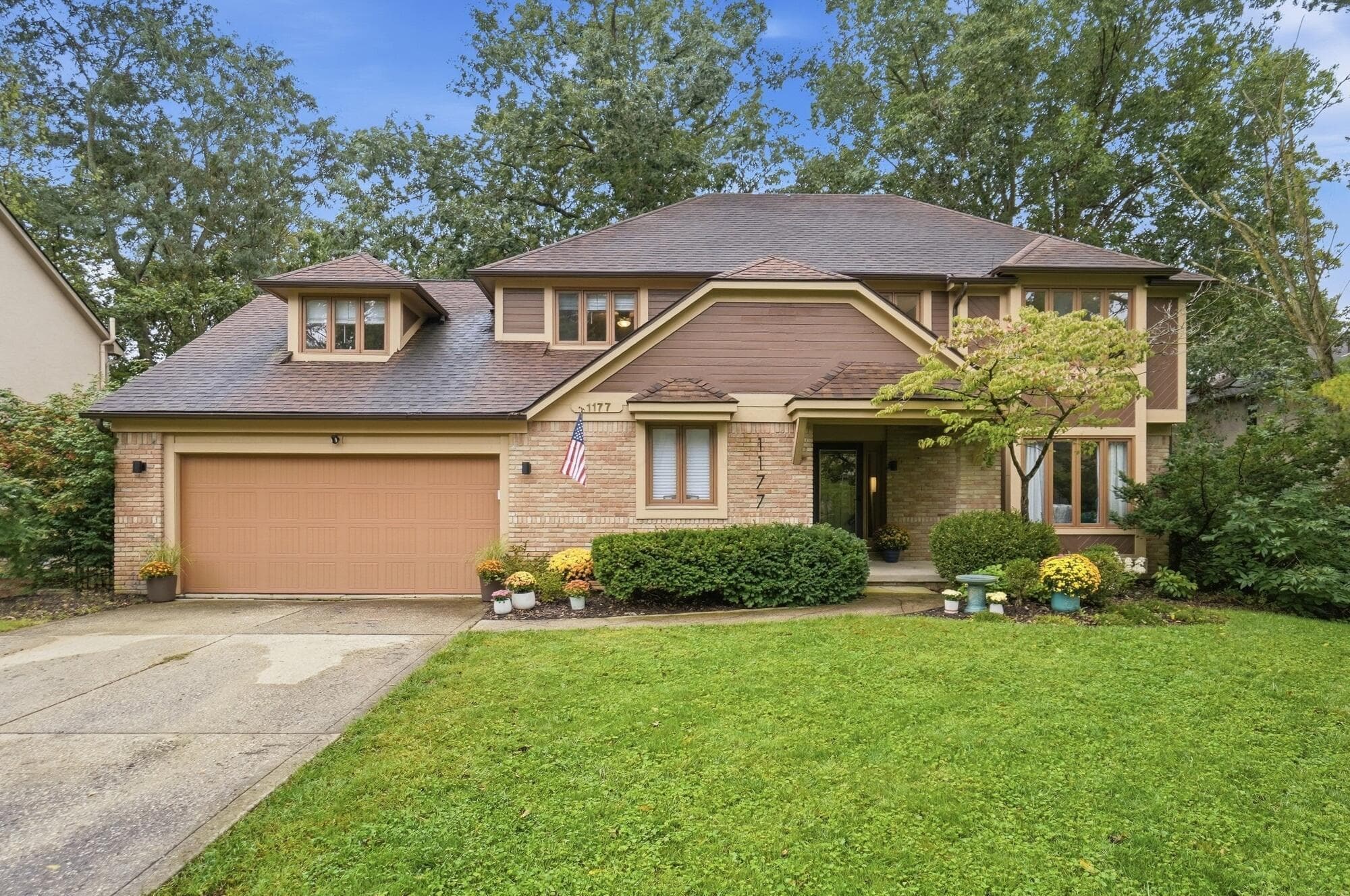 Welcome to 1177 Forest Glen Rd in Westerville's desirable Woodglen!