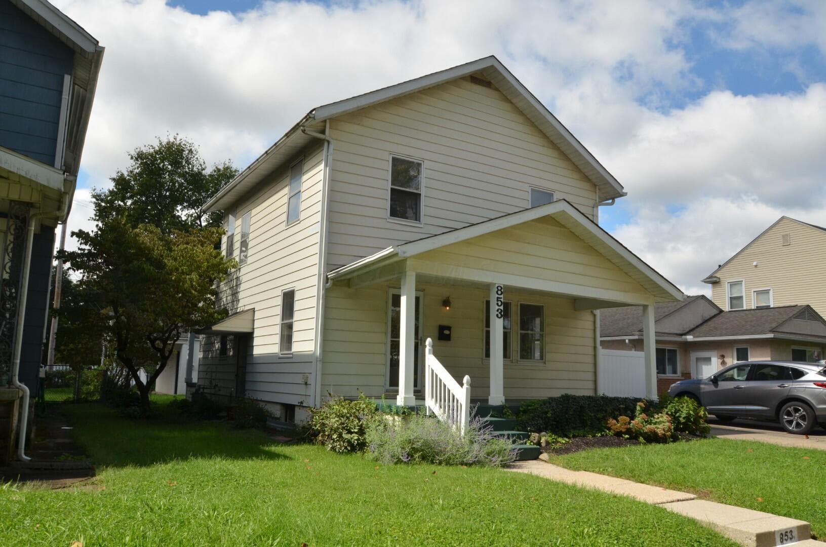 Charming, updated, Grandview 3 Bedroom with oversized 2 car garage