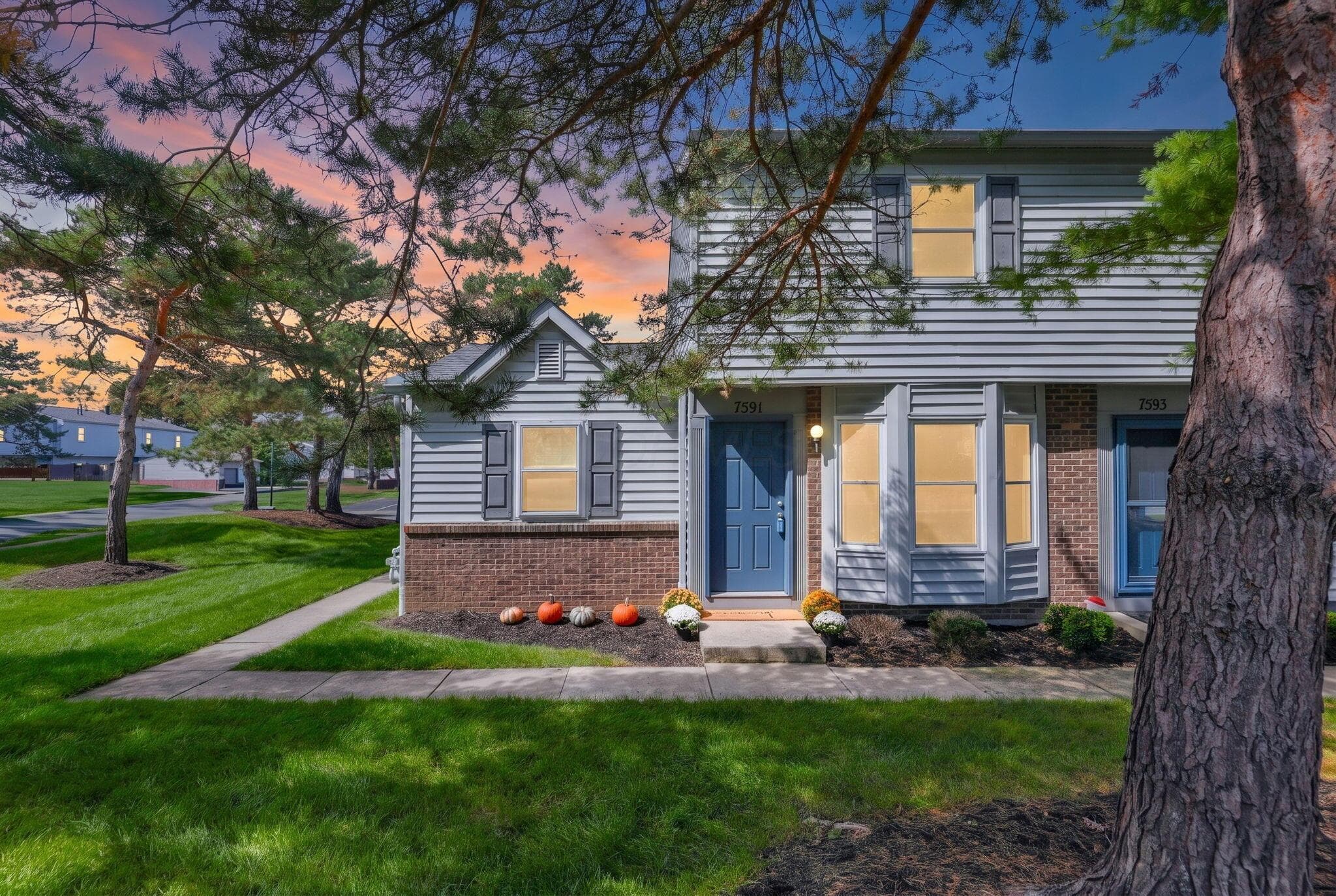 Great Location: Unbeatable Access to Amenities & Highways!