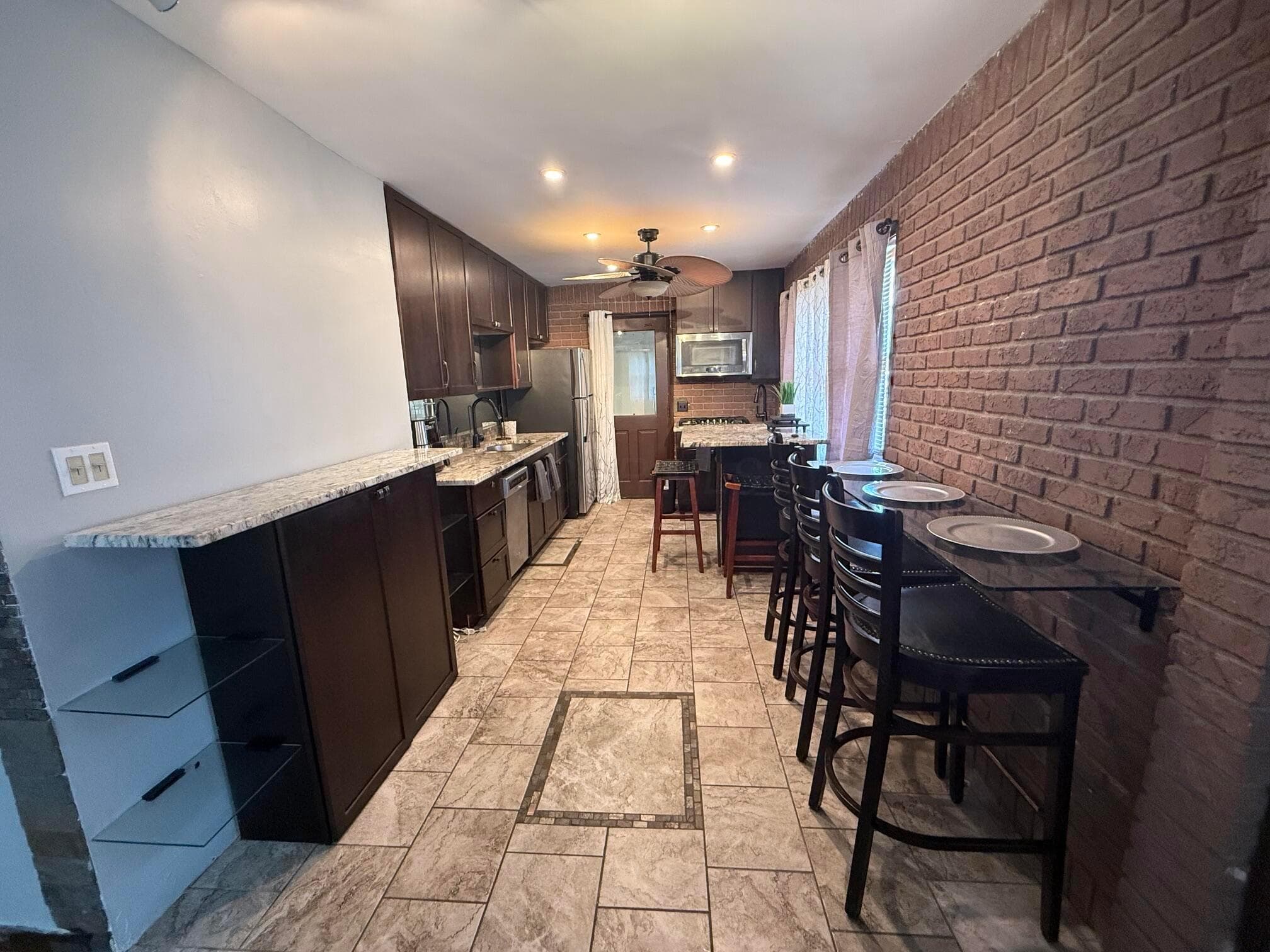 Kitchen and breakfast bar
