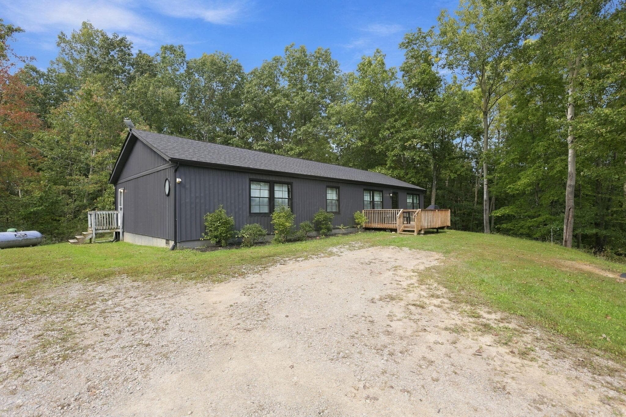 Welcome to 34008 W Buckingham Road, Logan, OH!
