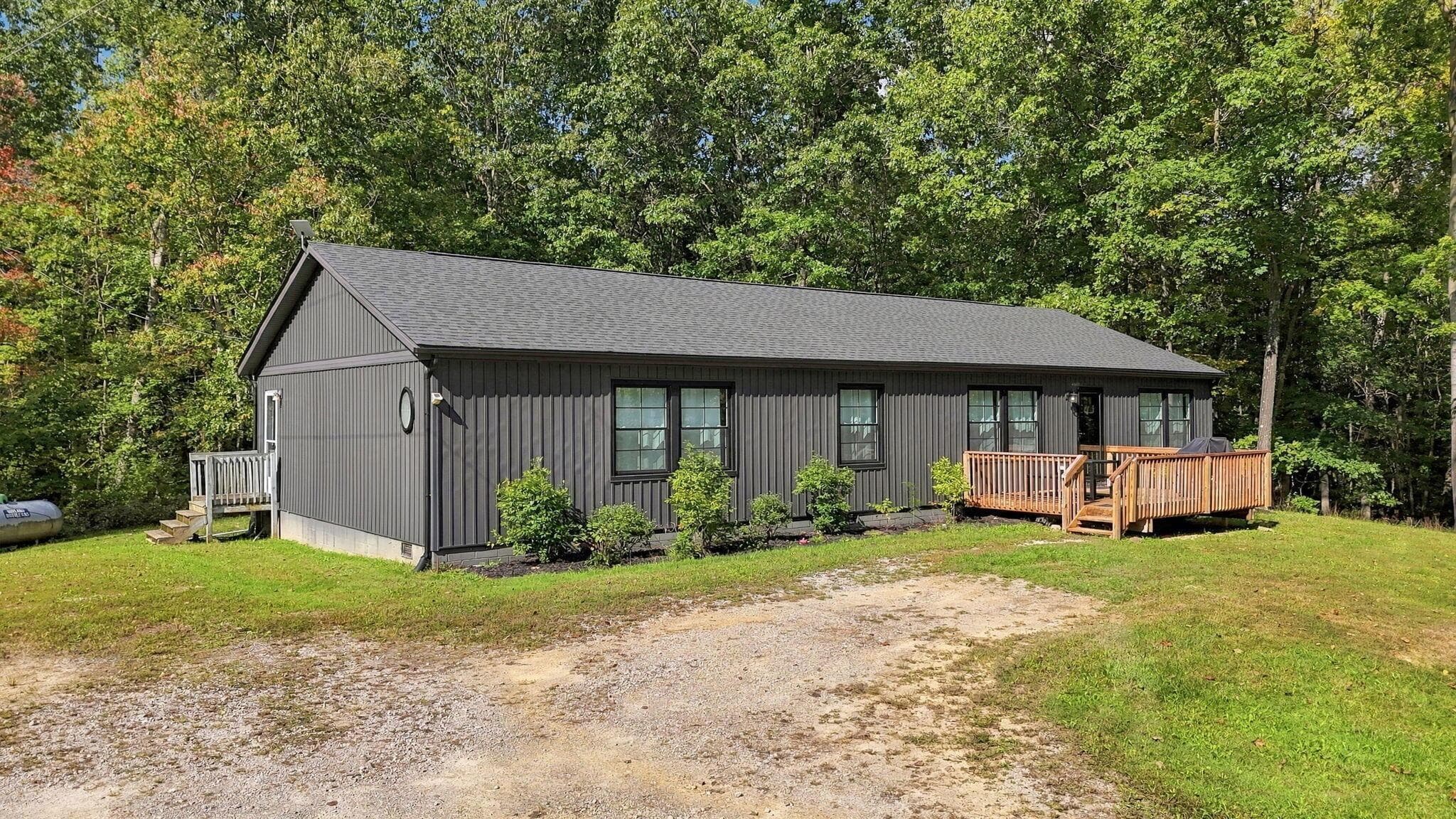 Welcome to 34008 W Buckingham Road, Logan, OH!