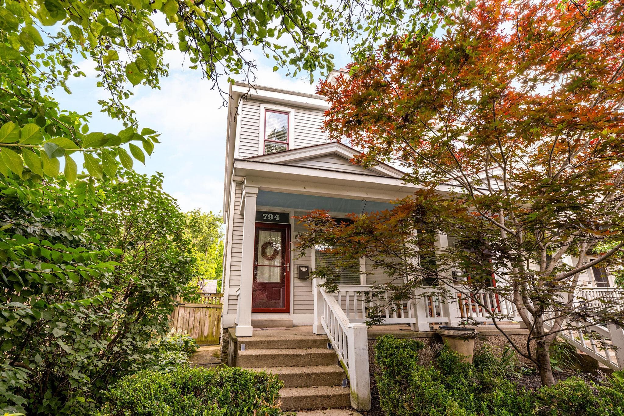 Great condo in the heart of Italian Village , on one of the most desirable streets in the Short North Area