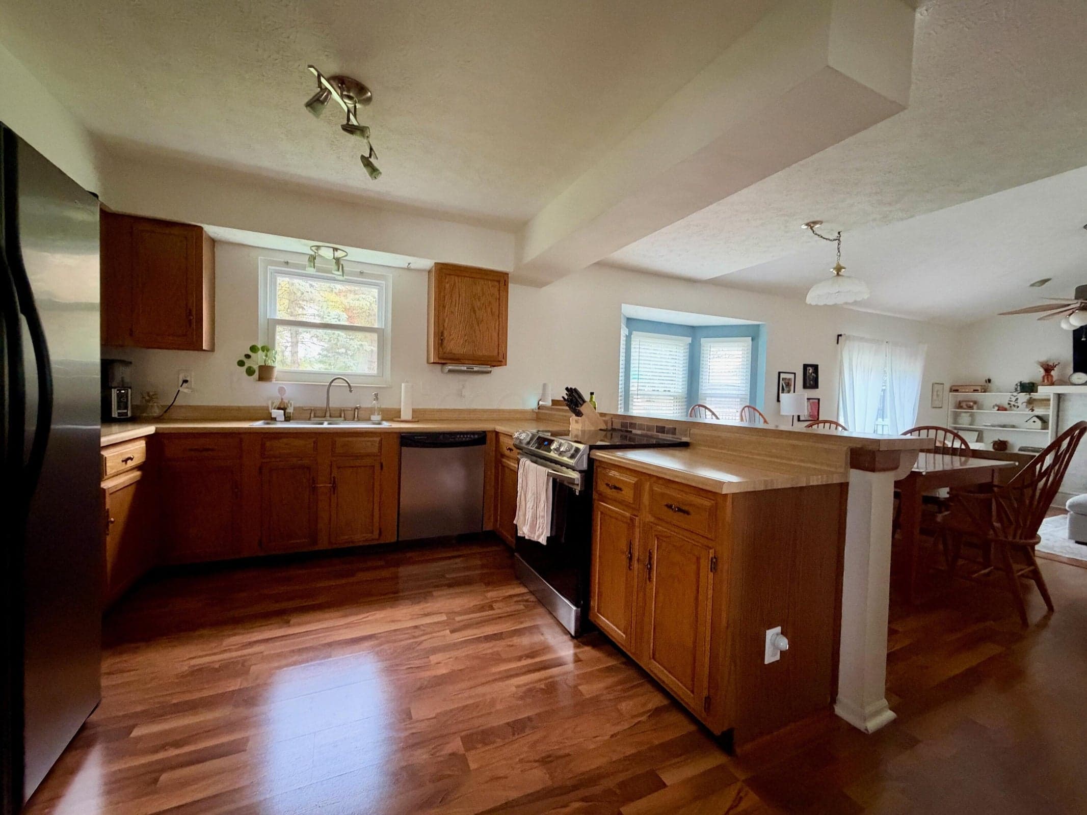 Open, full-view kitchen perfect for family entertaining.