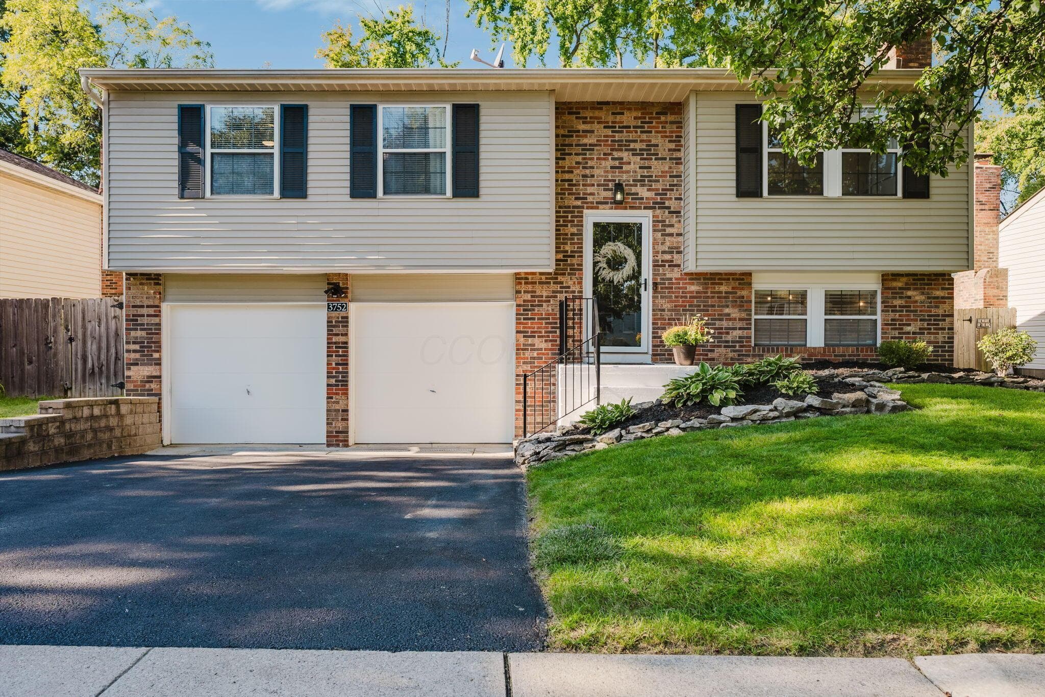 3752 Cypress Creek, Columbus, OH 43228