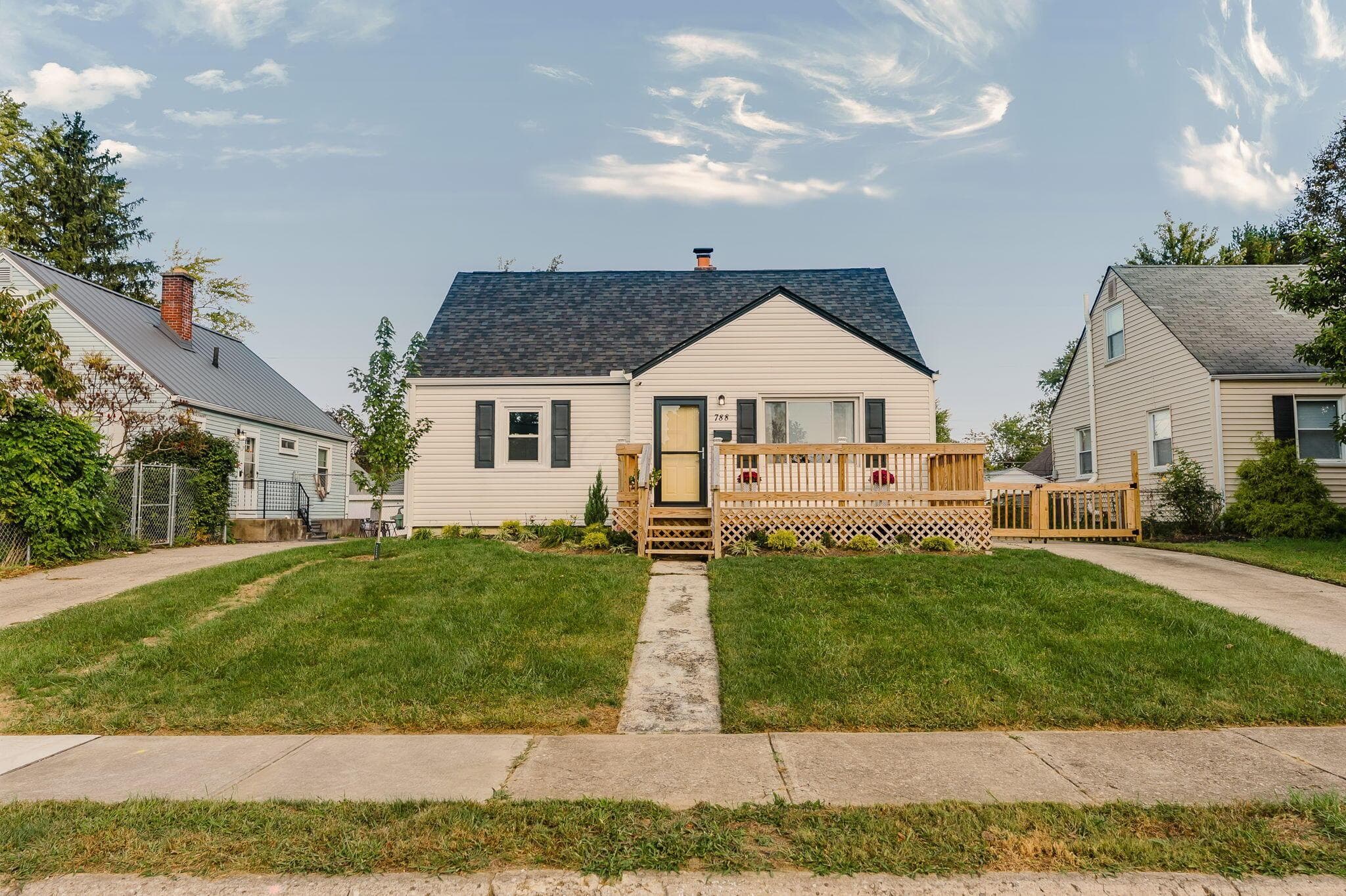 Charming 3 bedroom, 1 full bath Cape Cod.