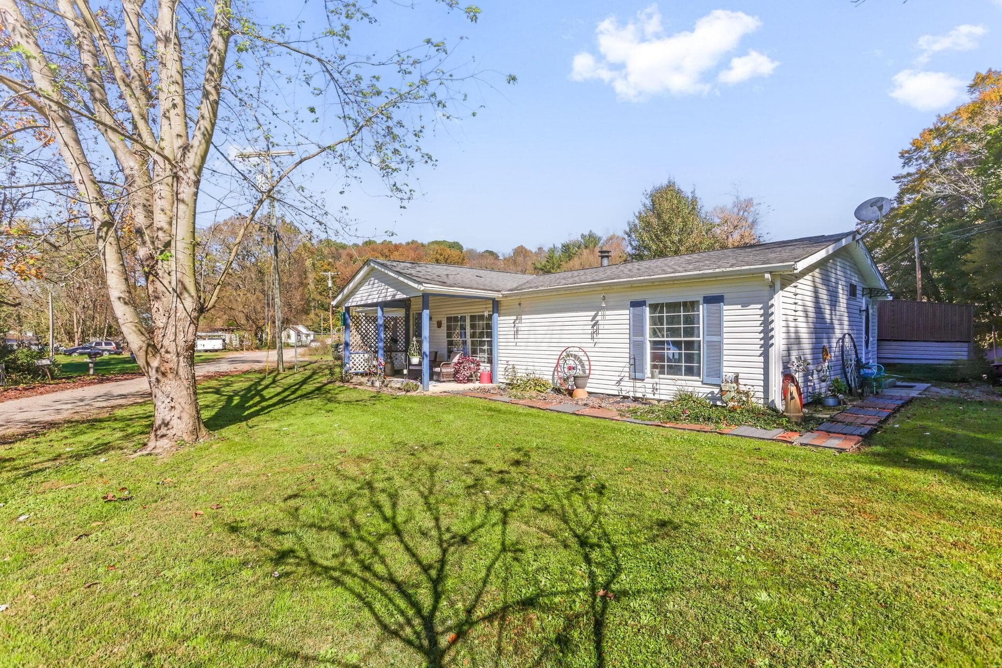 Welcome to 16595 1st Street, Logan, OH!