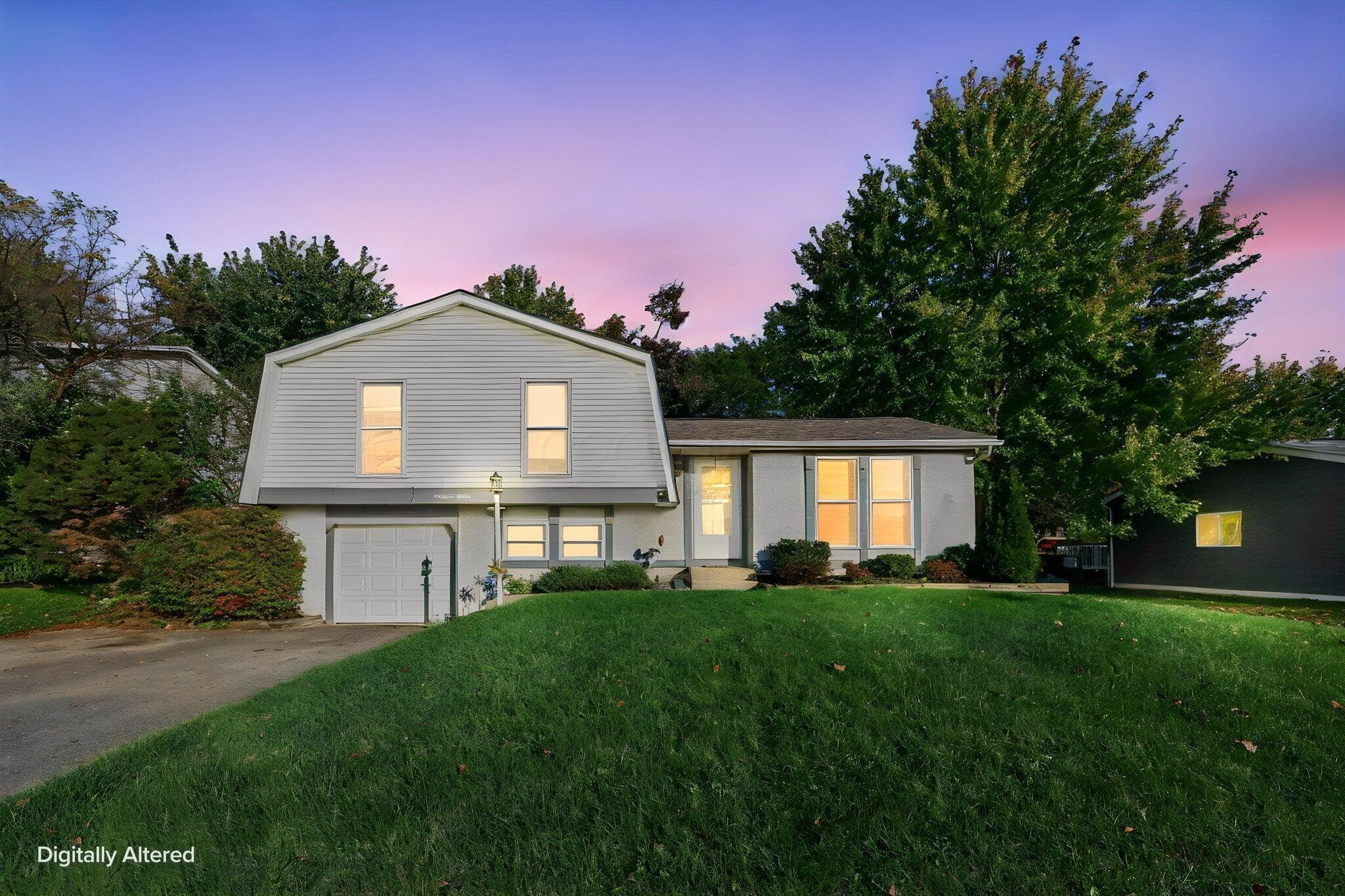 Welcome to 1316 Crestview St!! Nicely situated in Reynoldsburg. Ready to be your next home 
