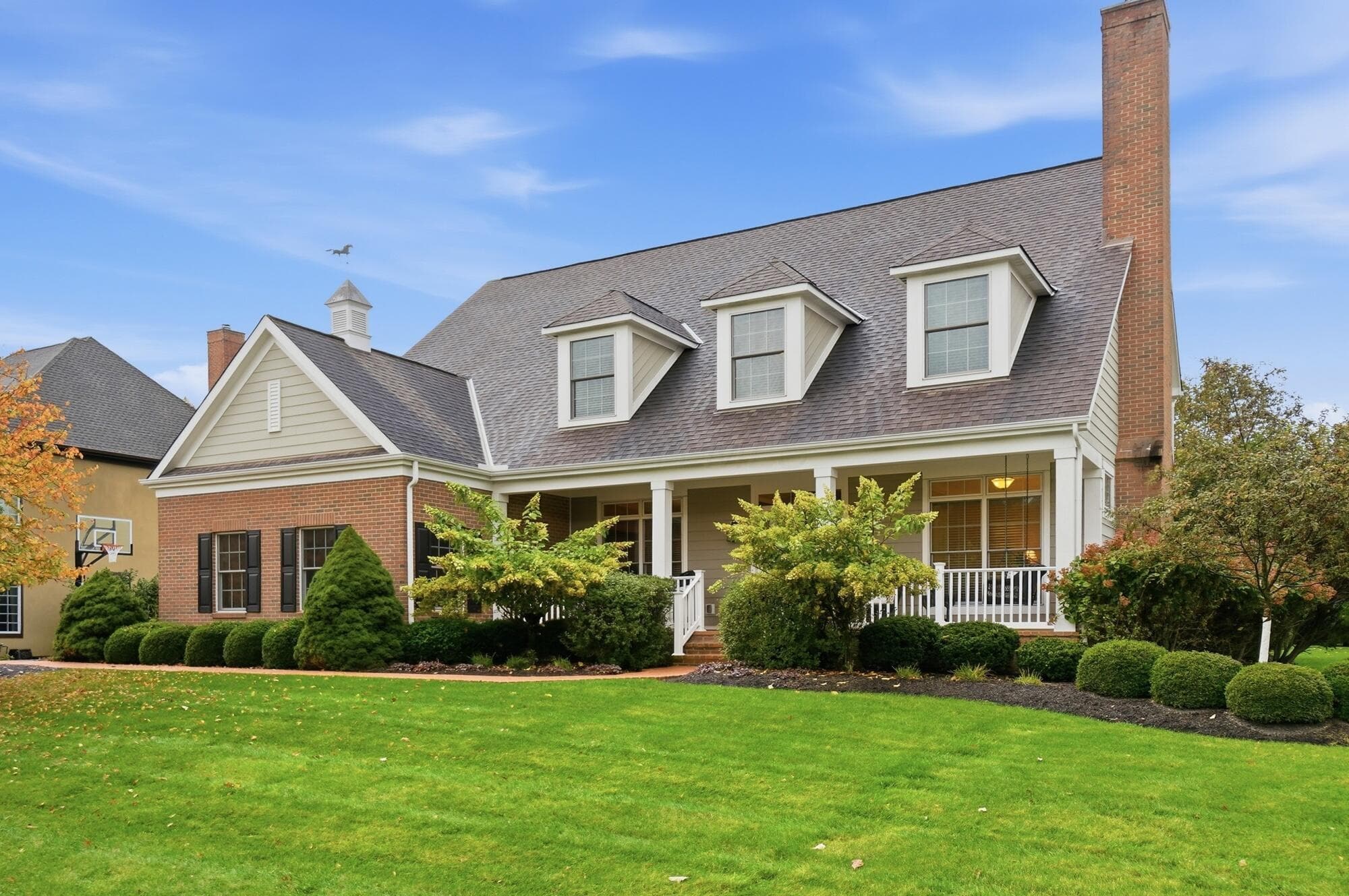 BEAUTY ABOUNDS in this Bob Webb built cape cod!