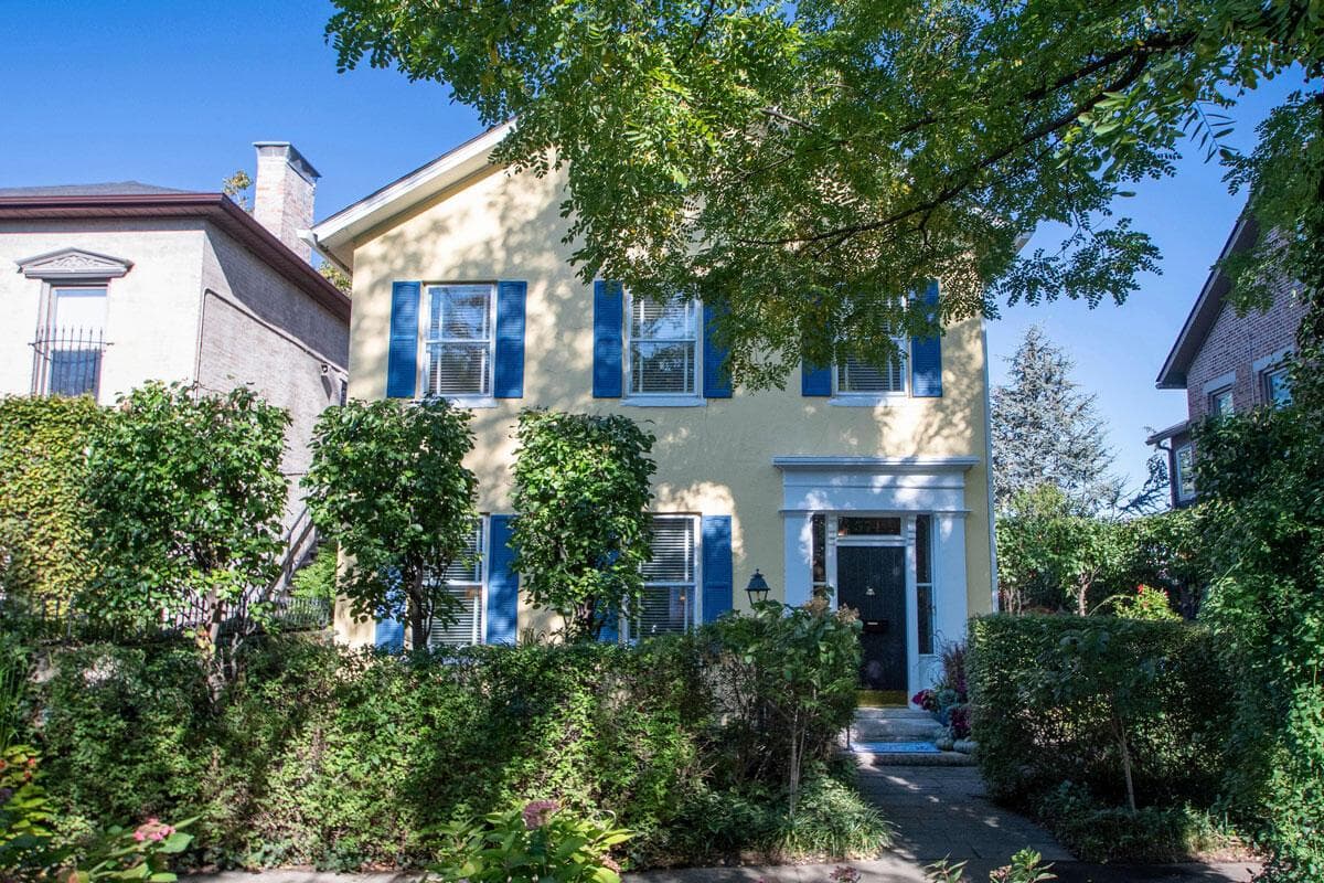 4 bedrooms, 3.5 bathrooms, 3 parking spots, 6 garden areas and ONE very cool house!