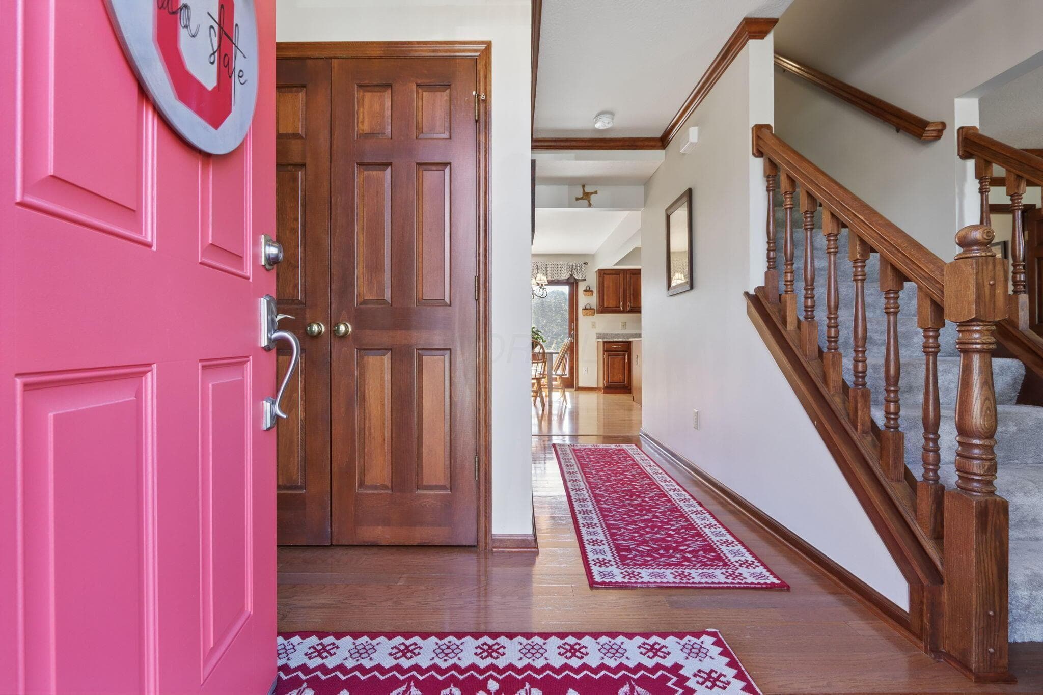 Foyer w/ real hardwood floors