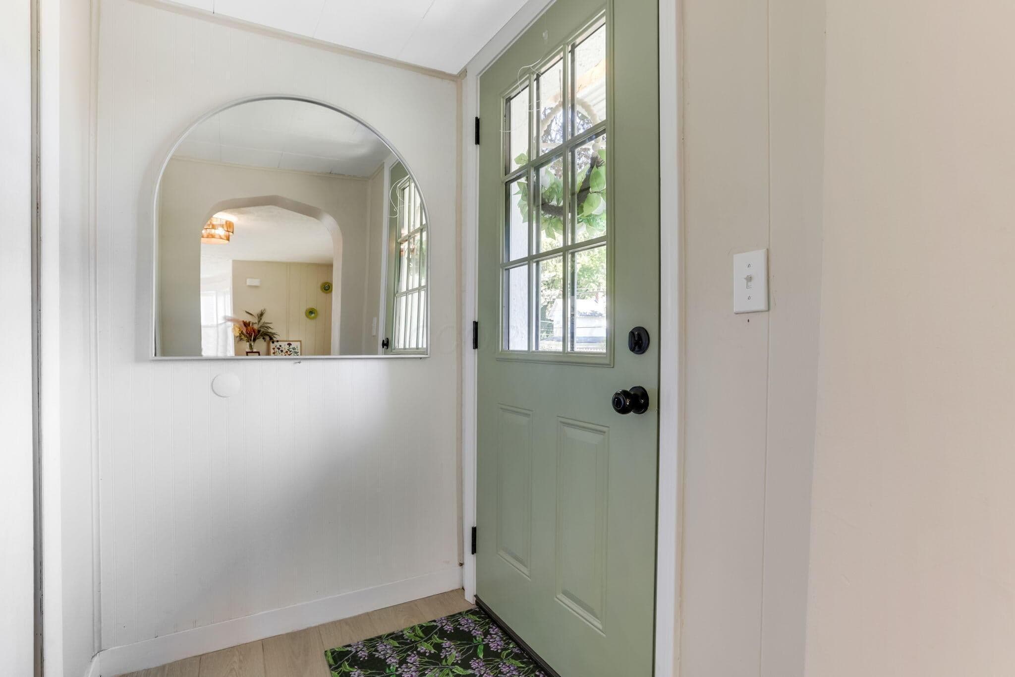 Entry area with closet