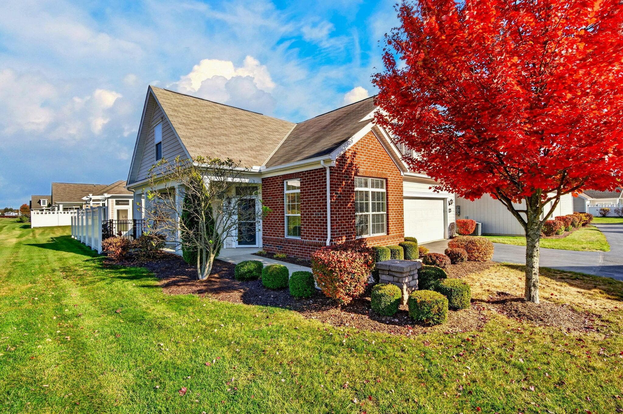 Epcon Promenade with den, bonus suite, 3 beds, 3 full baths, 2.5 car attached garage