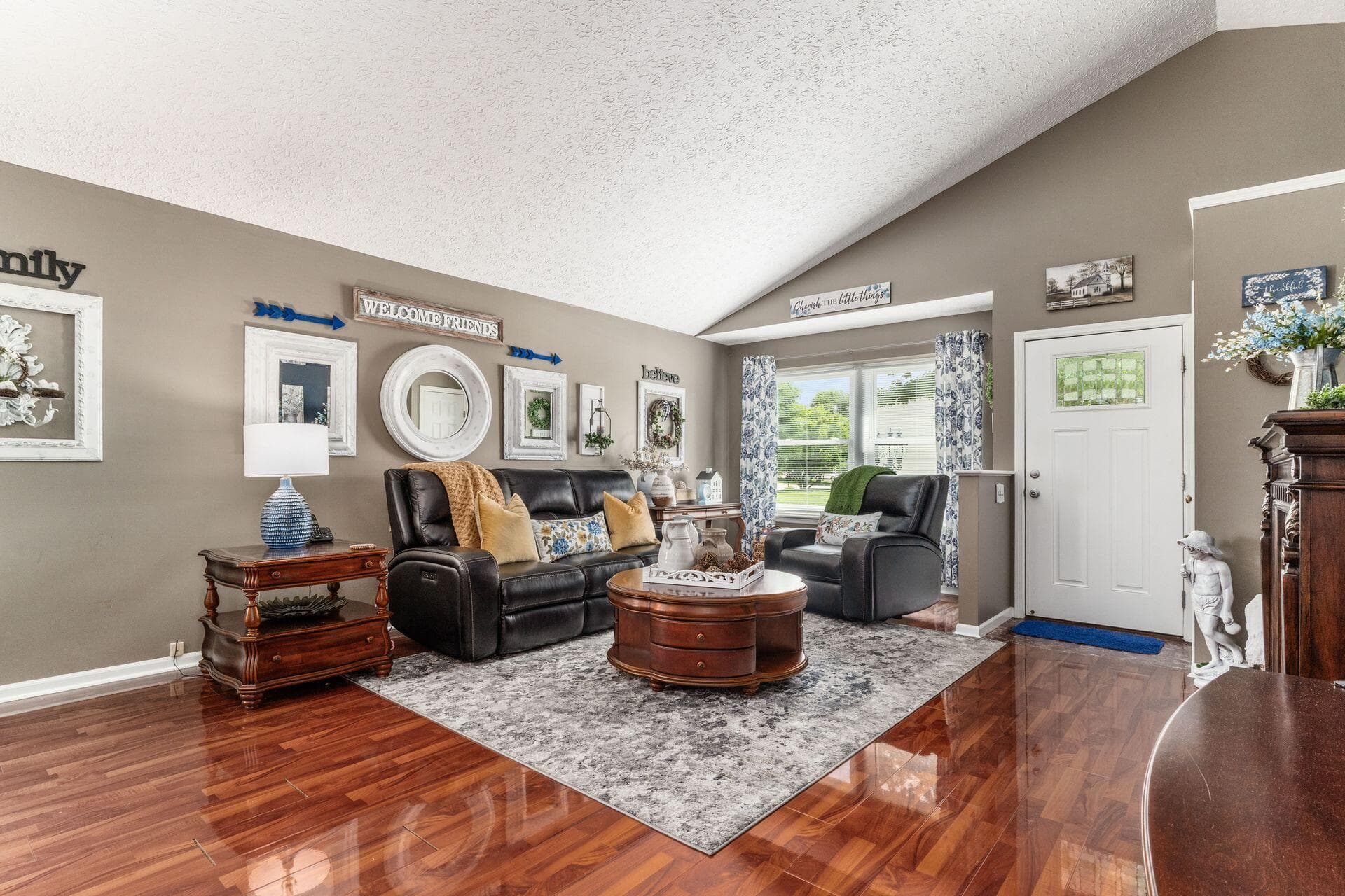 Front door entry to the greatroom with vaulted ceiling.